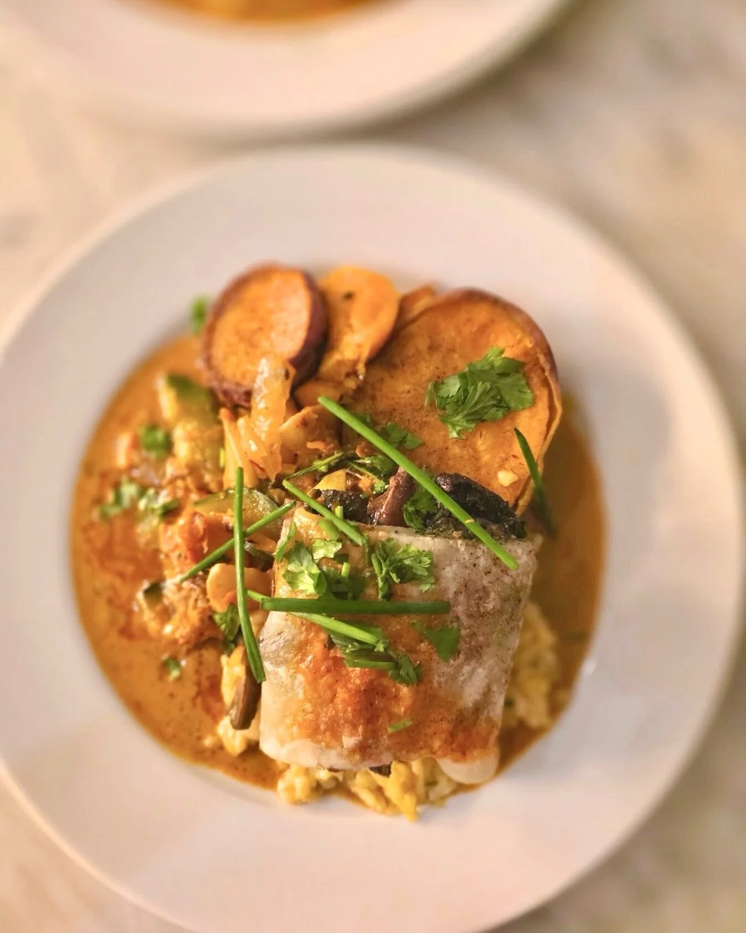 Craving an at-home plated dinner for your next special occasion? 🍽️✨

Don&rsquo;t worry, I got it 💁🏻&zwj;♀️

Interested in booking your at-home dinner? Message me to secure your date!💞
.
chef life| at home chef | private chef | at home dinner par