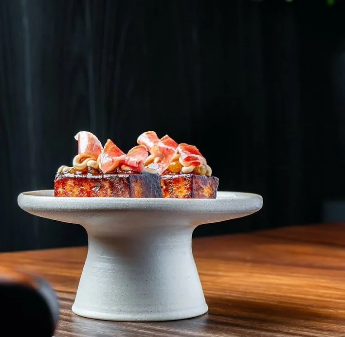 Grateful to see our pedestal featured at the two-star Michelin @enclossonoma in Sonoma. 
It&rsquo;s always an honor when our ceramics become part of extraordinary dining experiences.
Handcrafted in Napa. Served on the world&rsquo;s finest tables.
#LM