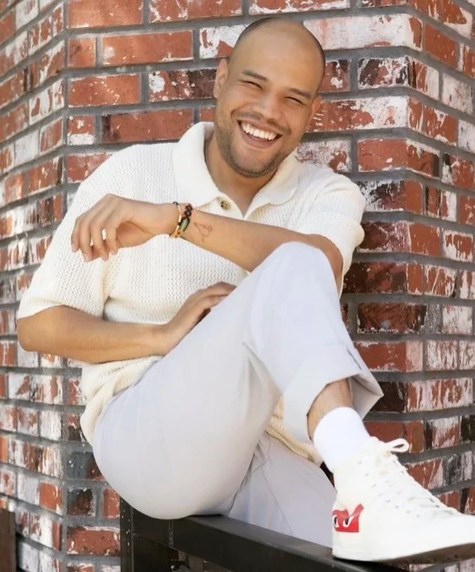 Hi , I&rsquo;m Oliver, a bilingual hairstylist who is fluent in both Spanish and English. I have a true passion for hairstyling, wig styling, hair cutting, and color. Working with hair is not just a job for me, it&rsquo;s my creative outlet. I believ