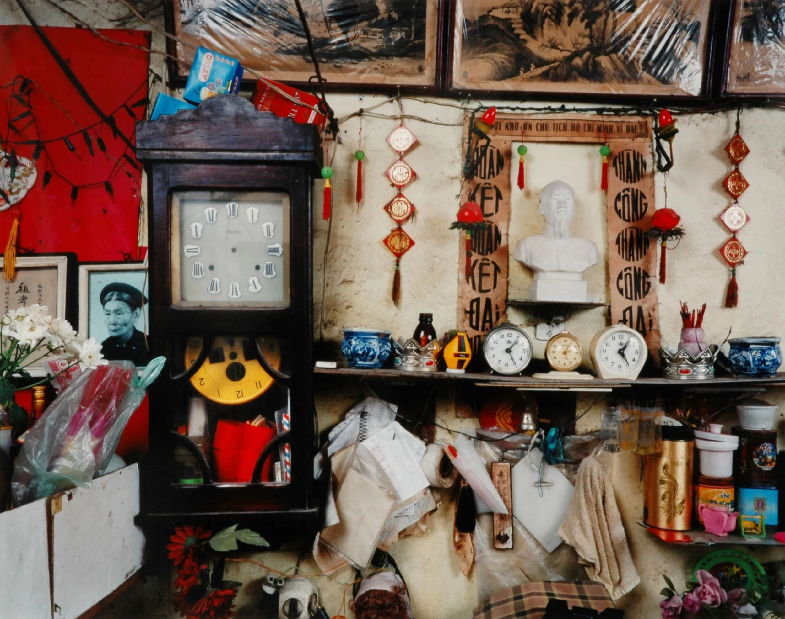 Shelf with clocks and Ho Chi Minh.jpg