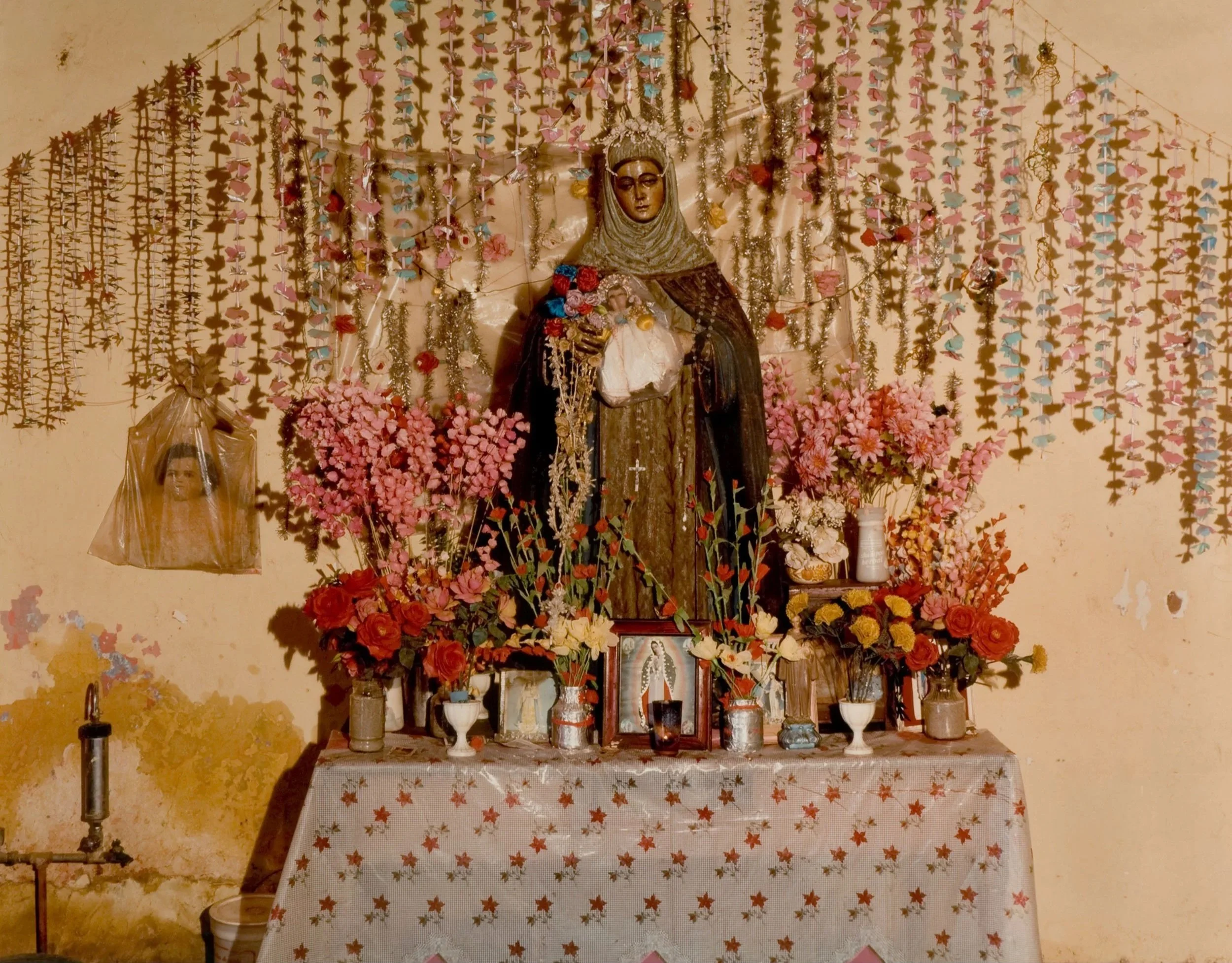 Salvo-Home+Altars+of+Mexico-026.jpg