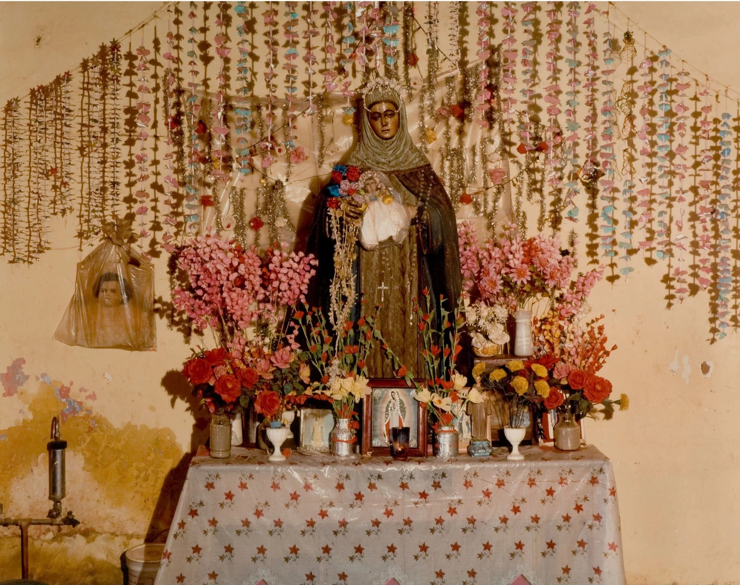 Salvo-Home+Altars+of+Mexico-026.jpg