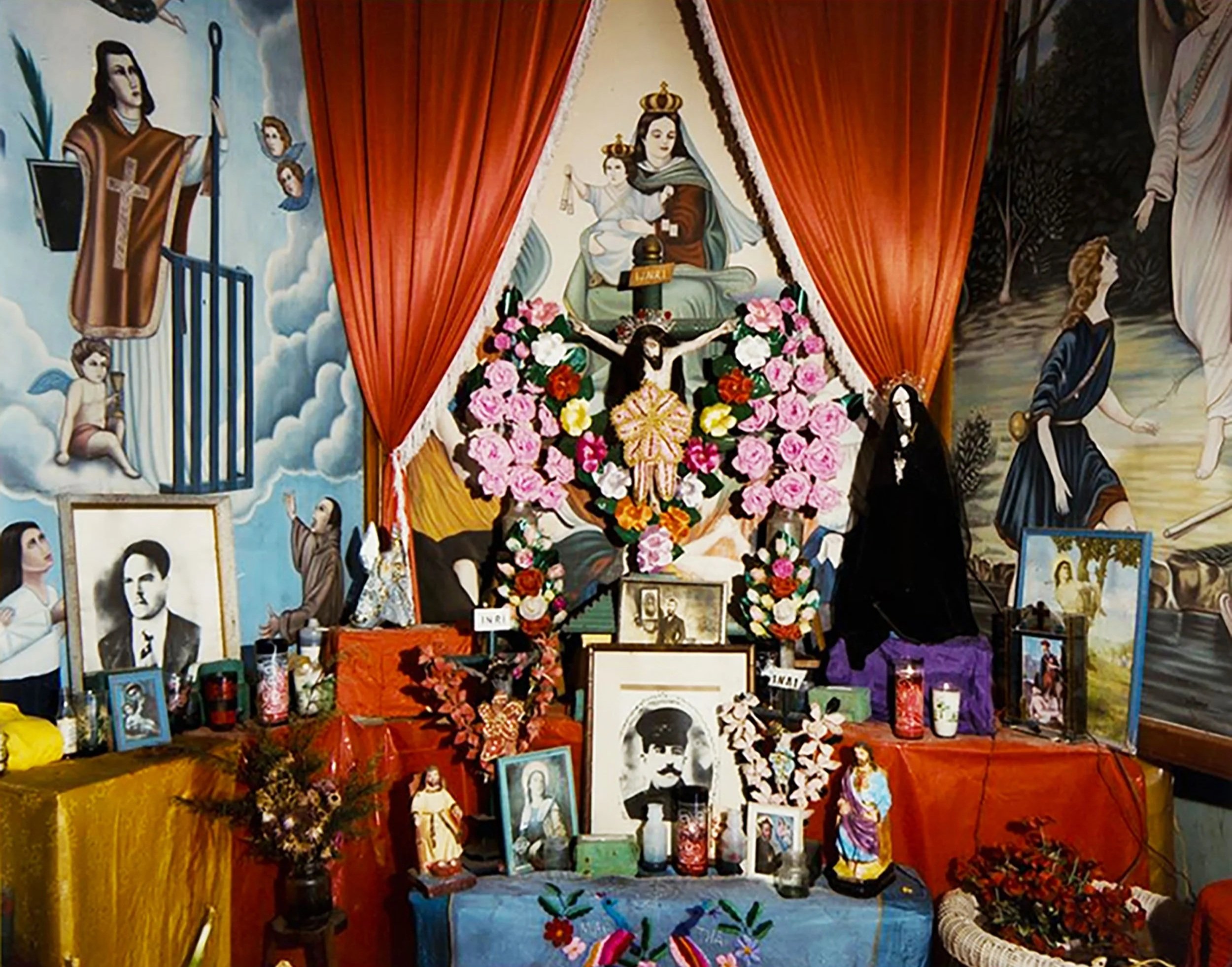 Salvo-Home+Altars+of+Mexico-032.jpg