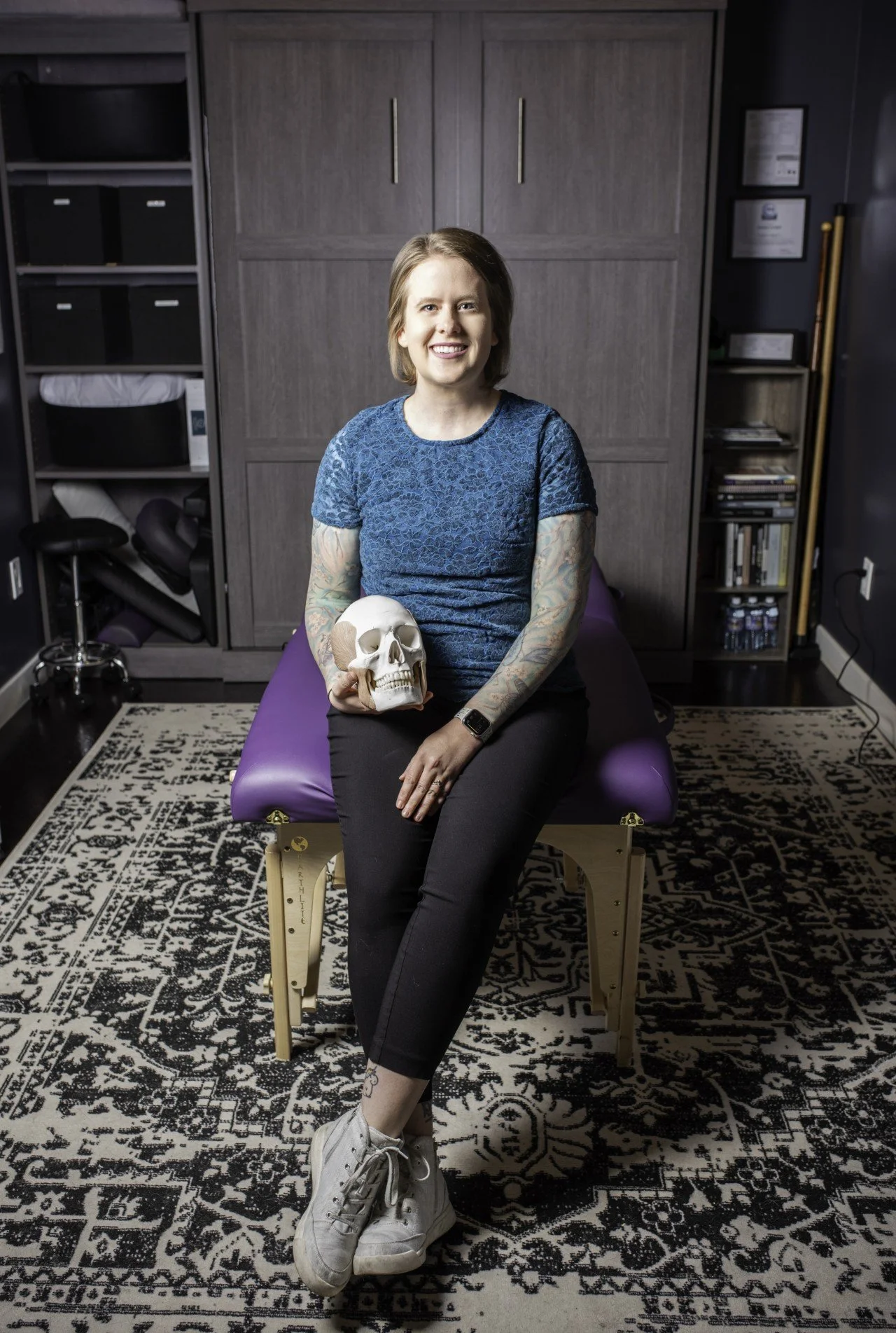 ull-body-sitting-masssage-table-with-skull6789702e29e87_lg.jpeg