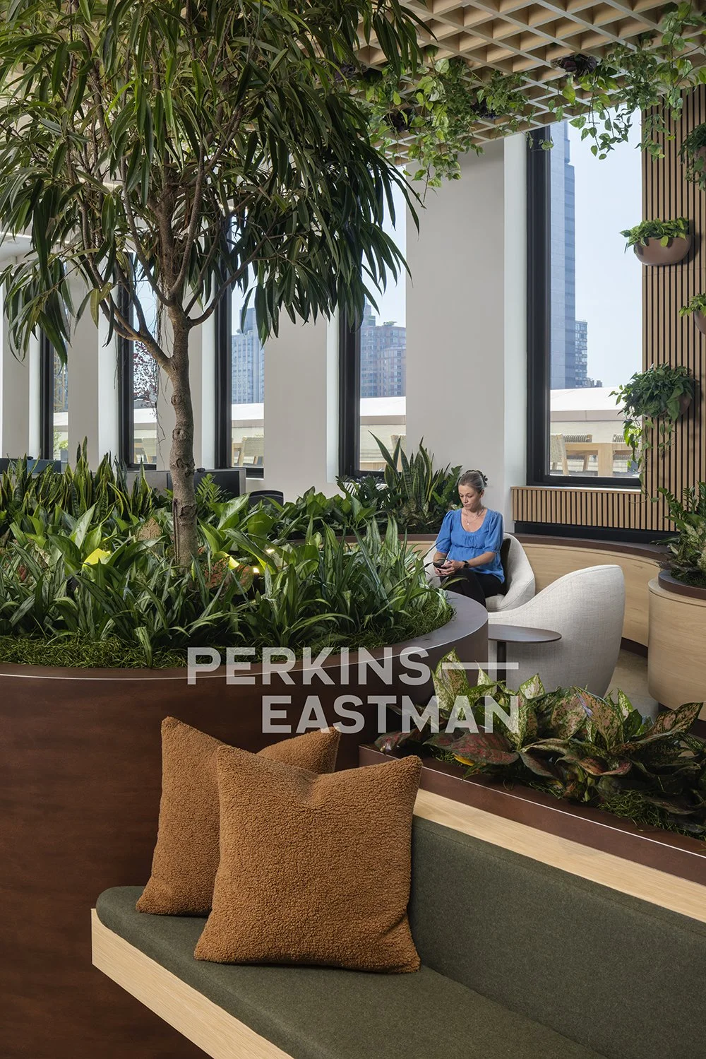 Confidential Asset Mgmt - NYC_Photo Int Tree of Life 3 w People_Photograph by Andrew Rugge - Copyright Perkins Eastman.jpg