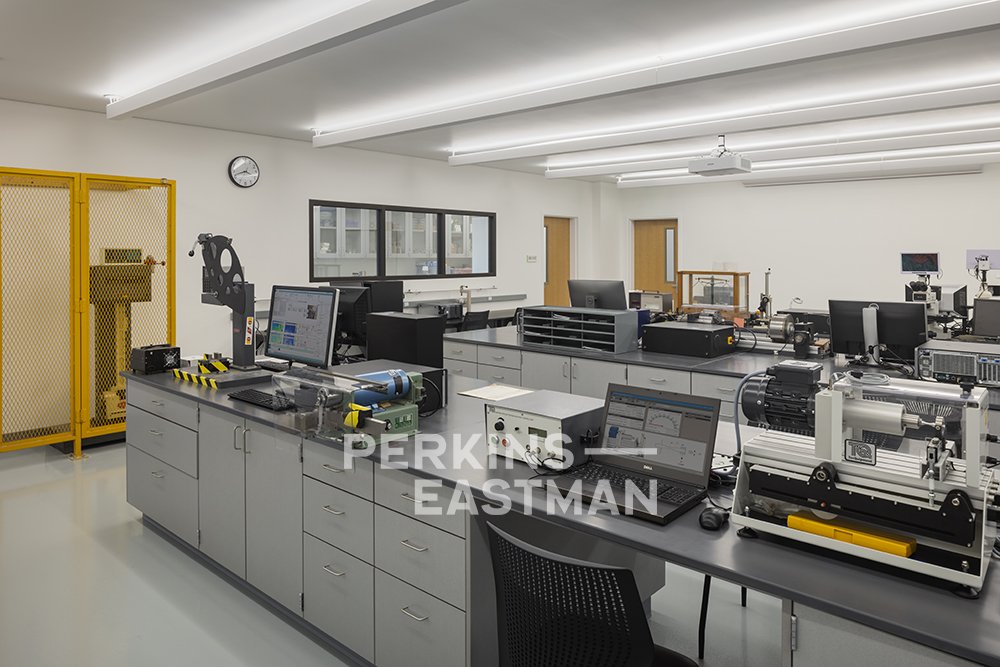 SJE CCD - EVC - Gen Ed & Engineering Bldg_Photo Int Lab Materials_Photograph by Andrew Rugge - Copyright Perkins Eastman.jpg