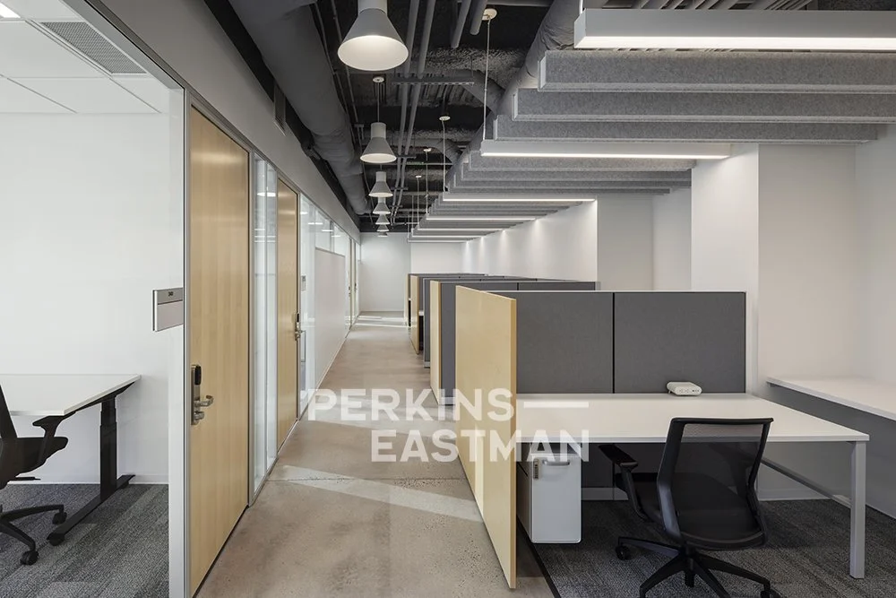 BioLabs Fit Up_Photo Int Office Corridor_Photograph by Andrew Rugge - Copyright Perkins Eastman.jpg