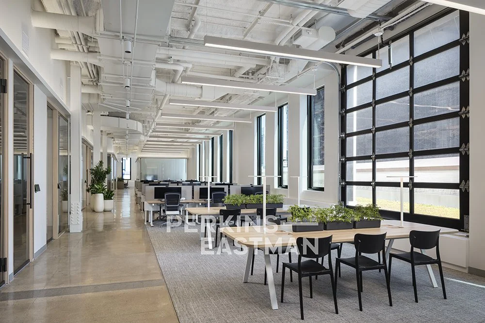 Confidential Asset Mgmt - NYC_Photo Int Workstations 3_Photograph by Andrew Rugge - Copyright Perkins Eastman.jpg