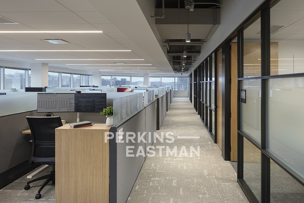FHLBank - Pgh_Photo Int Workstations_Photograph by Andrew Rugge - Copyright Perkins Eastman.jpg