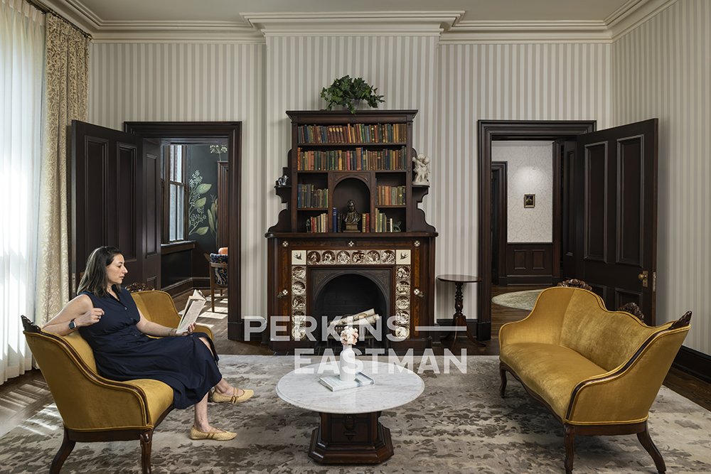 Gallaudet Univ - House One_Photo Int Lounge Library w People_Photograph by Andrew Rugge - Copyright Perkins Eastman.jpg
