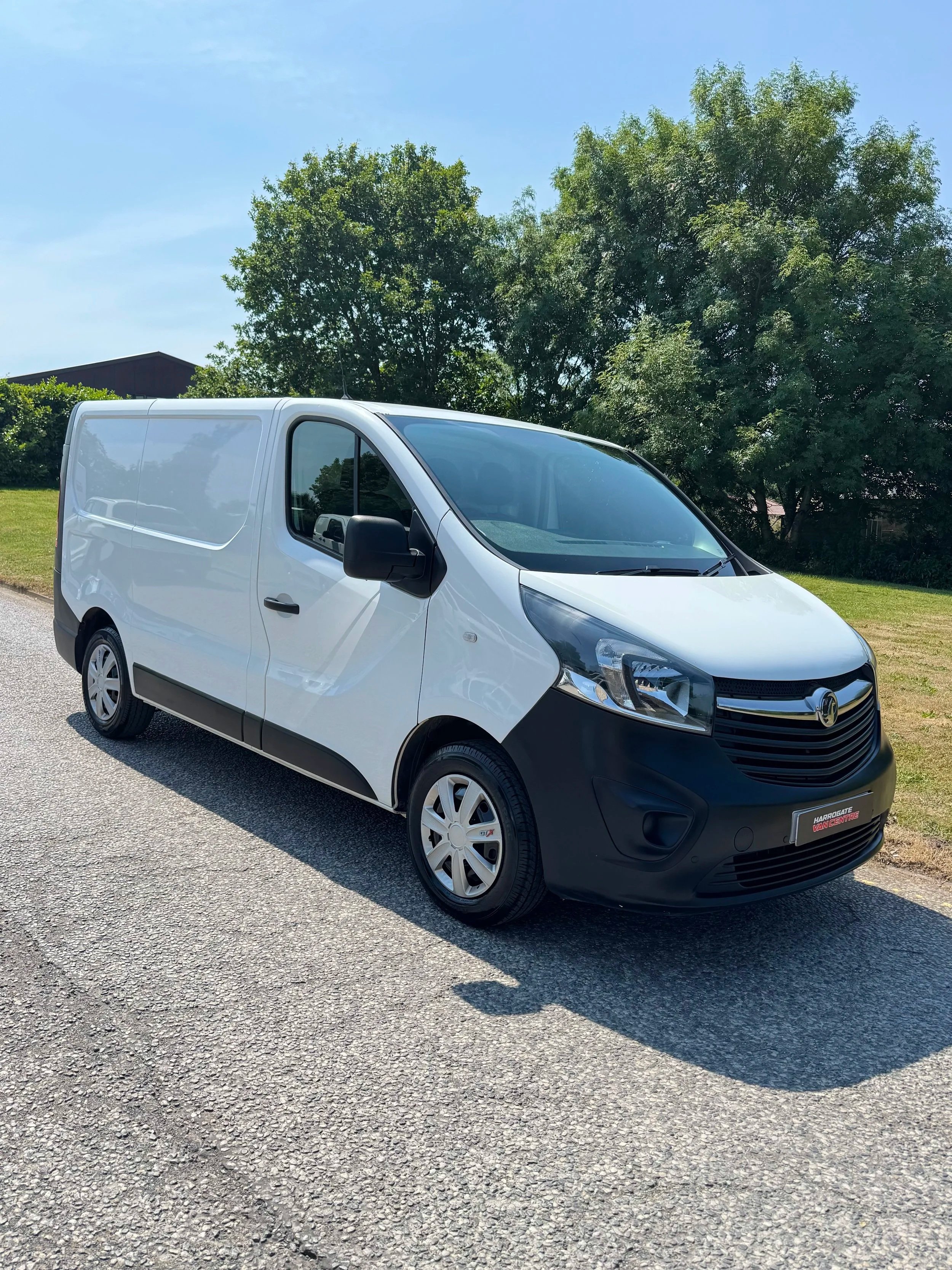 2019 Vauxhall Vivaro L1 H1.jpg