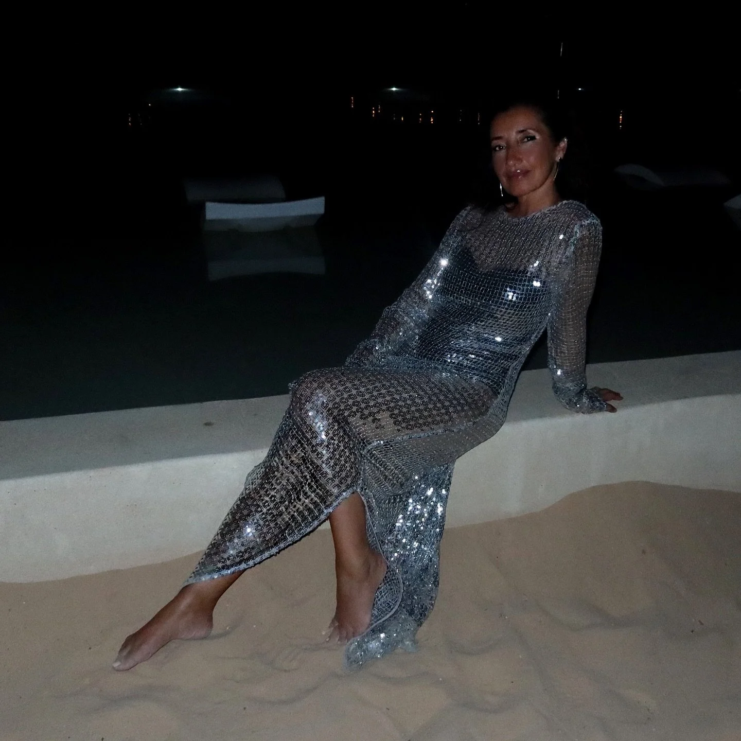 Missing nights under the Saudi stars✨. It reminded me how small we truly are and how vast the universe is. The stillness of the desert is a kind of magic that city lights can never give. The Milky Way above, desert sands below and a little sparkle in