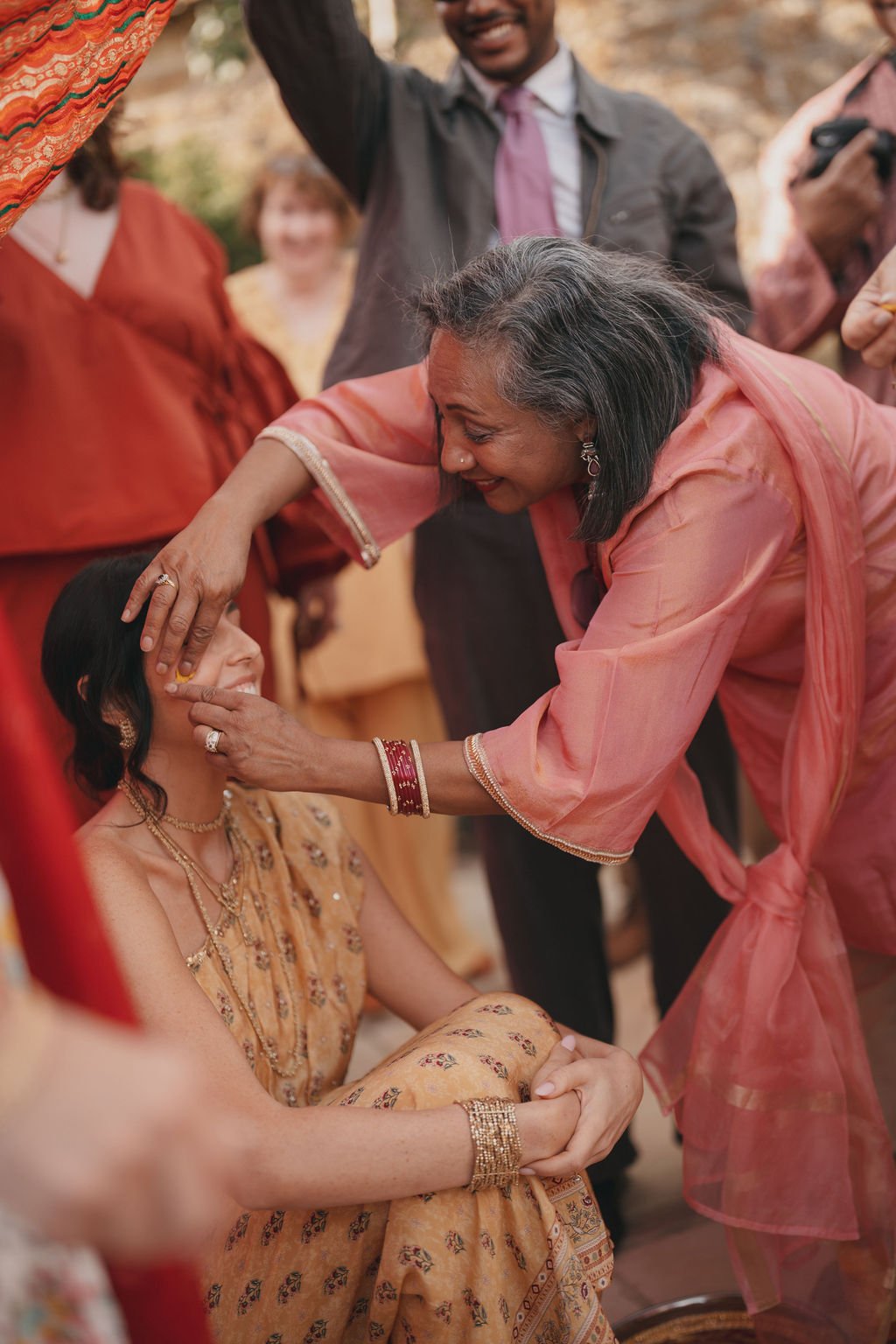 Colourful and vibrant Maiyan ceremony at Kin House in Wiltshire.