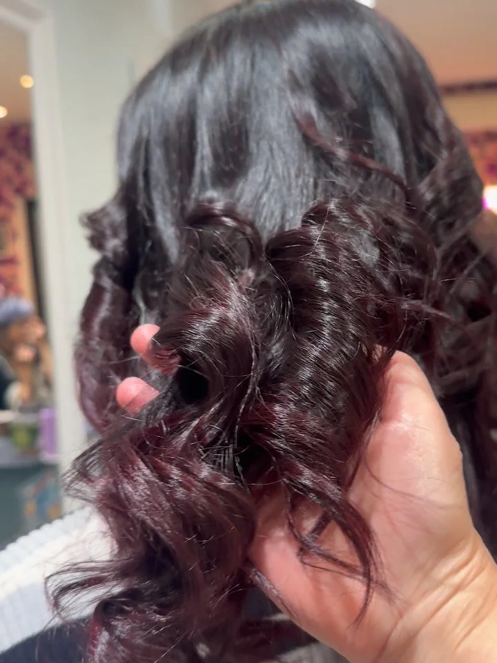 Cherry-cola hair color, done the smart way 🍒
Holiday-ready hair created with ammonia-free demi-permanent hair color by Alfaparf Milano, designed to enhance shine, softness, and overall hair health.

This rich cherry-cola transformation delivers beau
