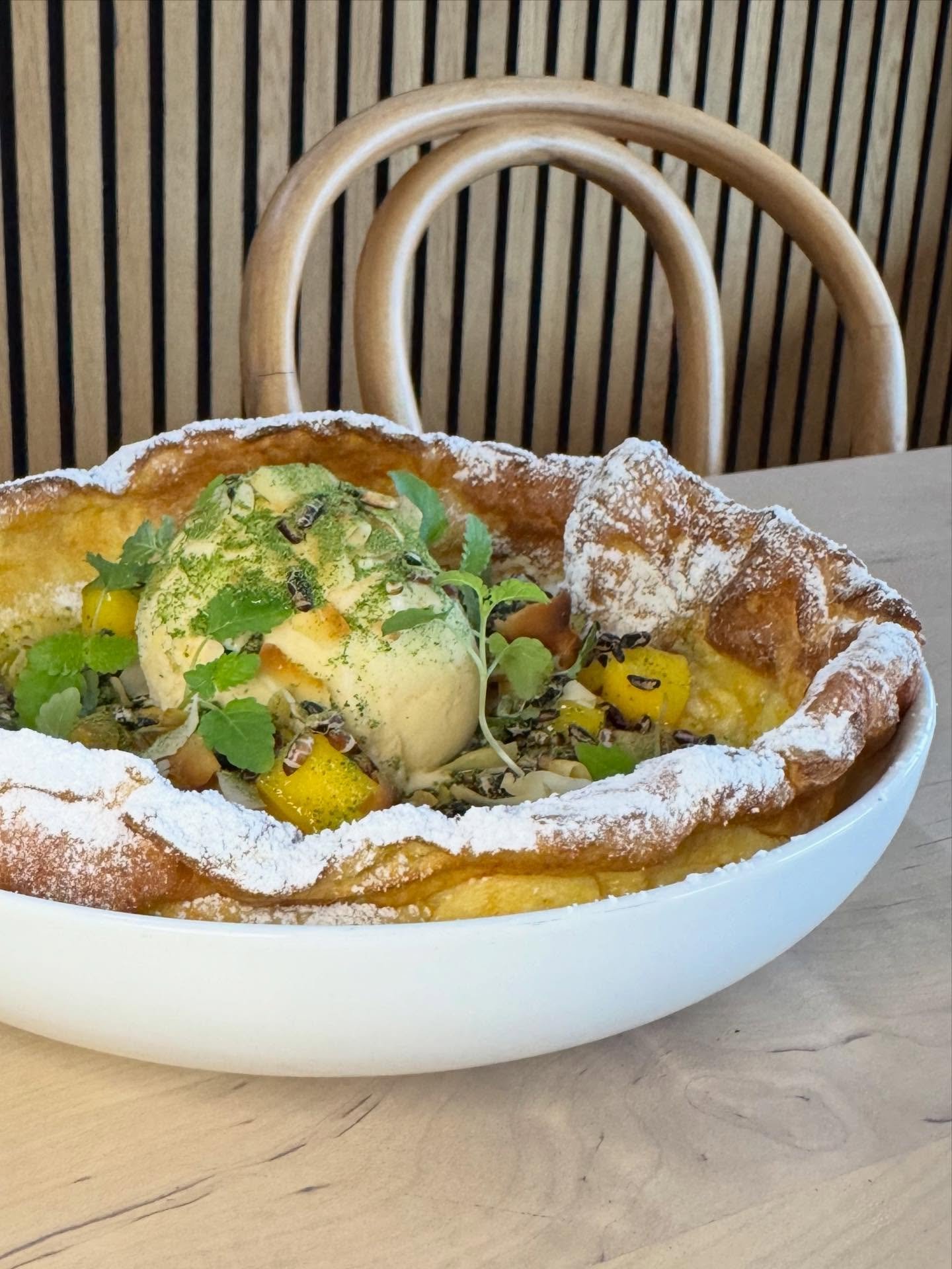 Summer is well and truly here!
And so is our new SUMMER MENU ☀️👏🏽 

PUFF PANCAKE 
House puff pancake, mango froyo, fresh mango, coconut caramel, toasted coconut, puffed black rice, kaffir powder 🤤 

See you guys real soon! 🫶🏽