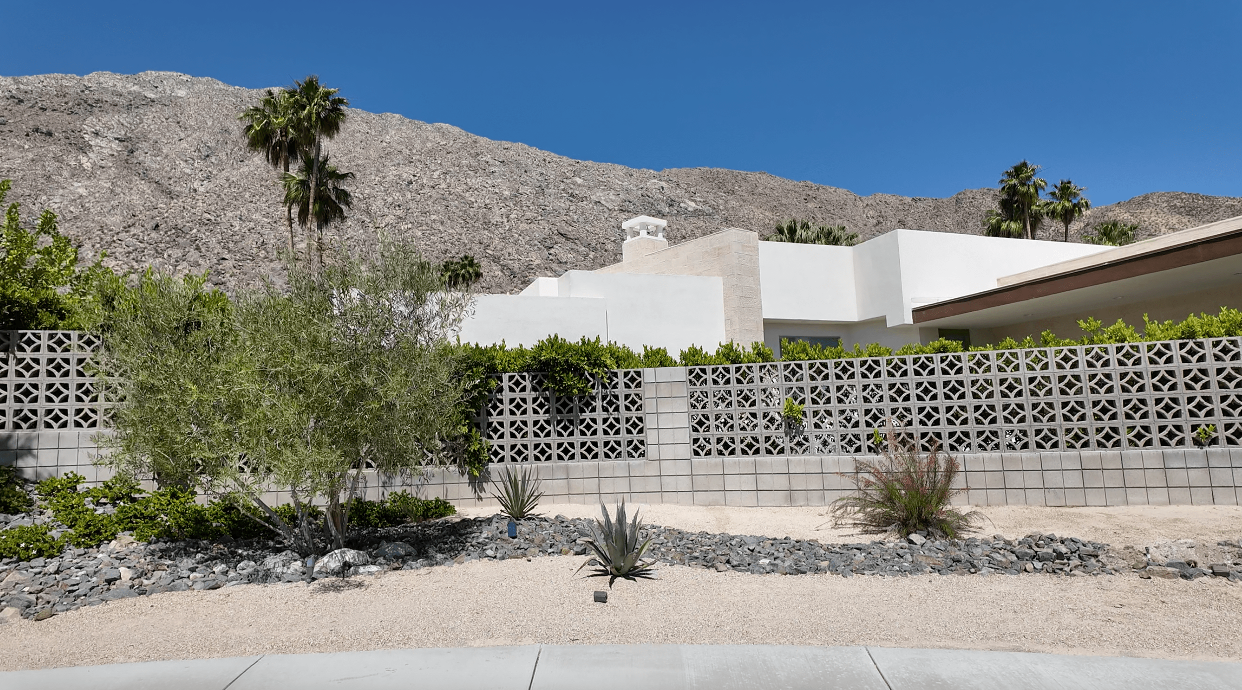 Historic-Tennis-Club-Breezeway-wall.png