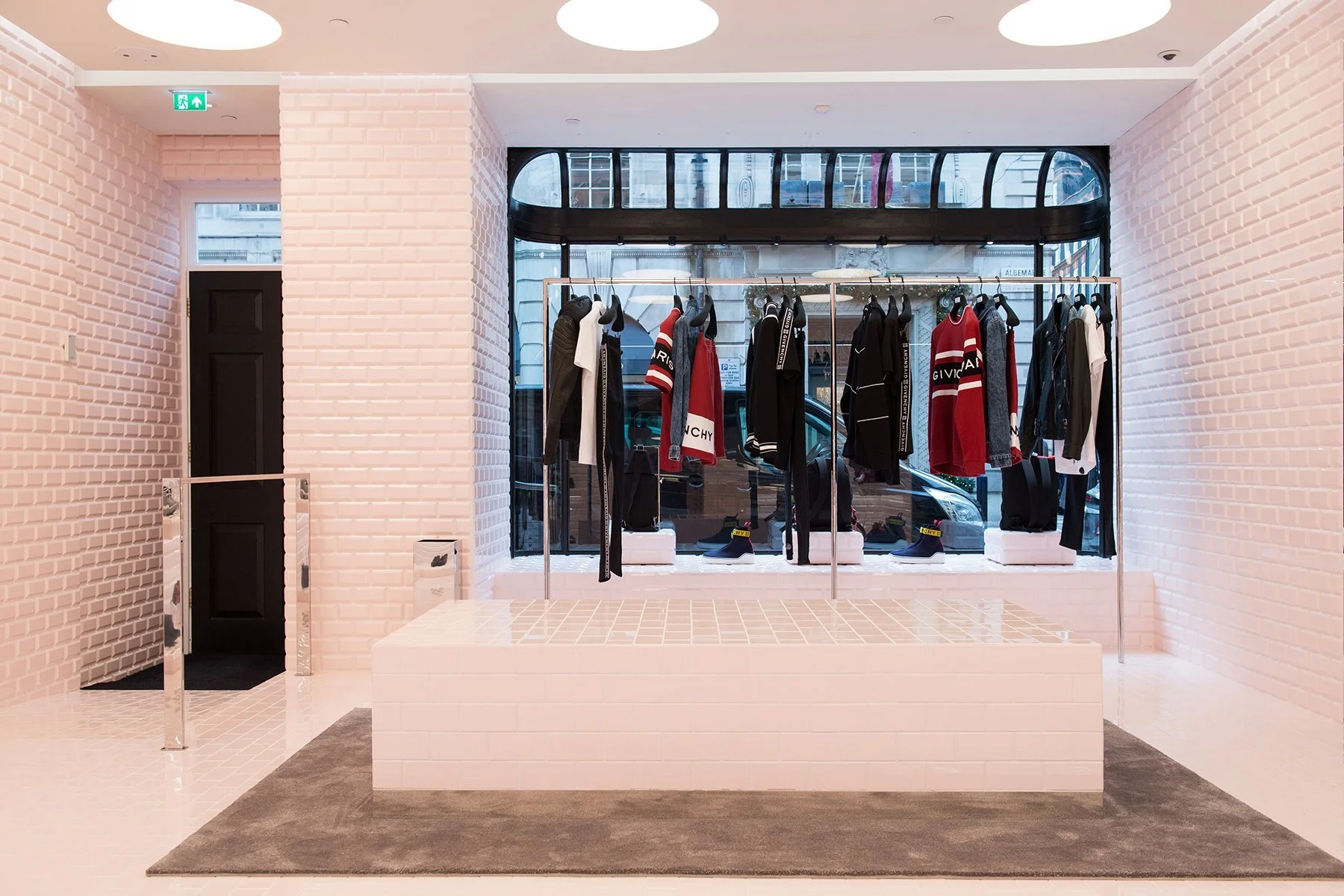 GivenchyFlagshipStore_NewBondStreet_London_By_IanKiffinPhotography1.jpeg