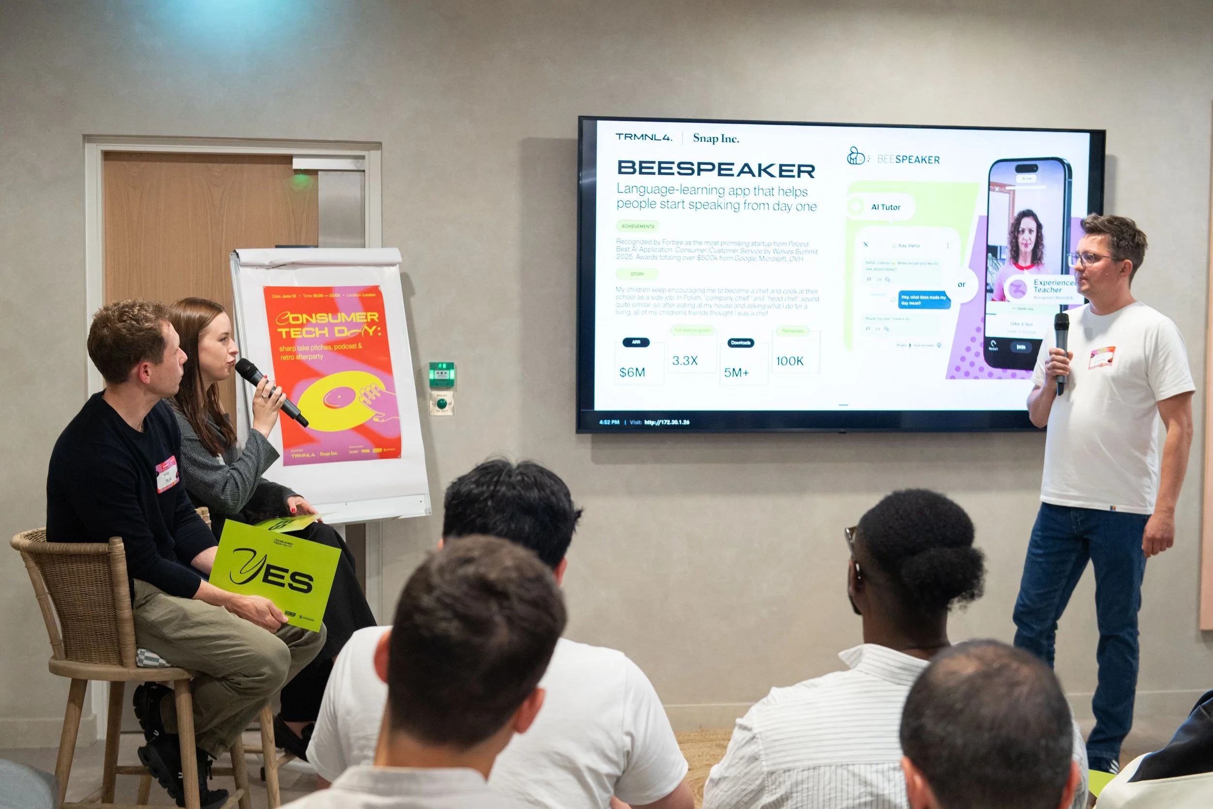 Founder of app Beespeaker addresses delivers his proposal to two Investors