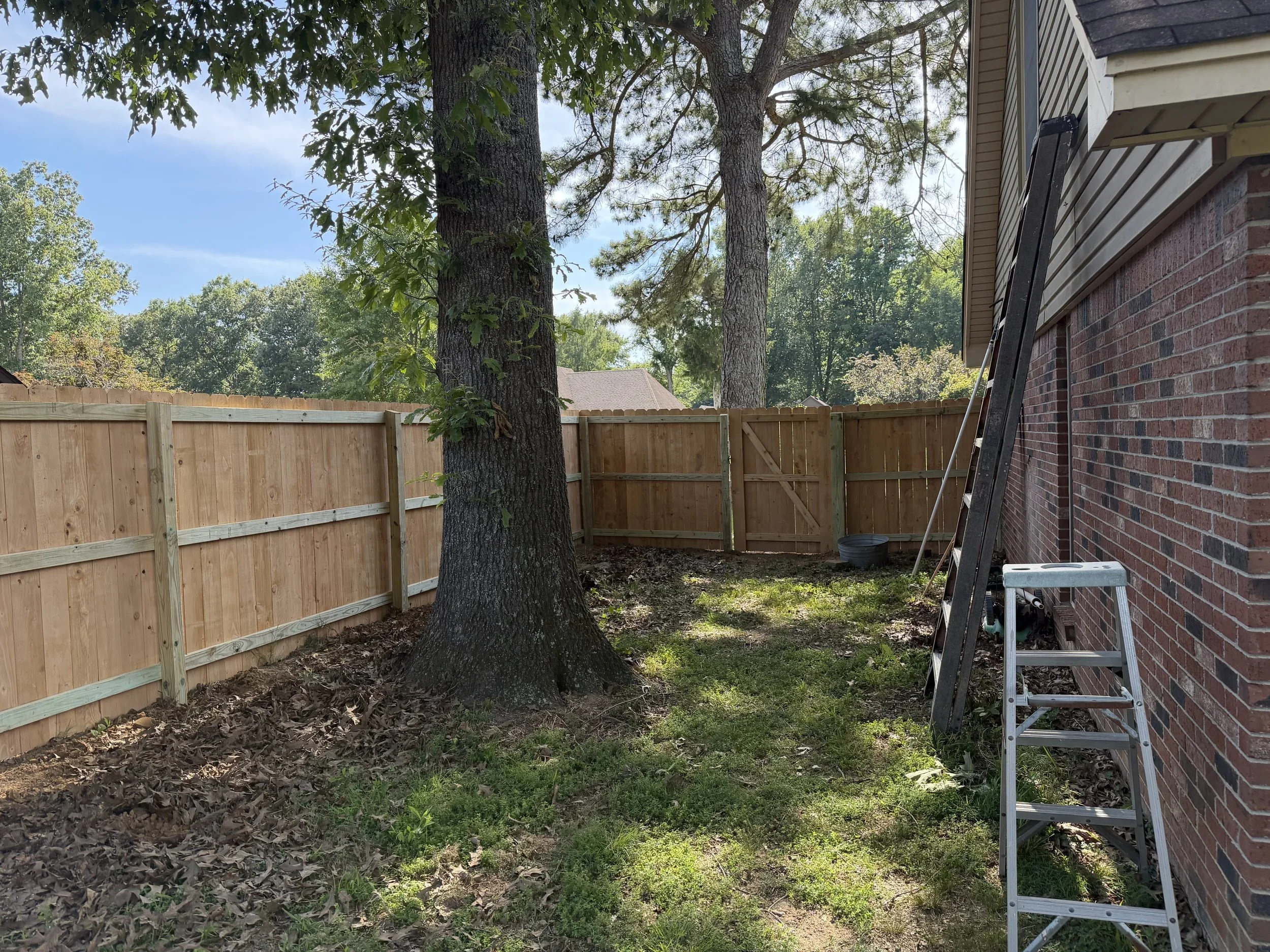 Wood privacy fence installation in Bridgetown, Nesbit, MS featuring premium pine pickets for a clean, attractive backyard enclosure.