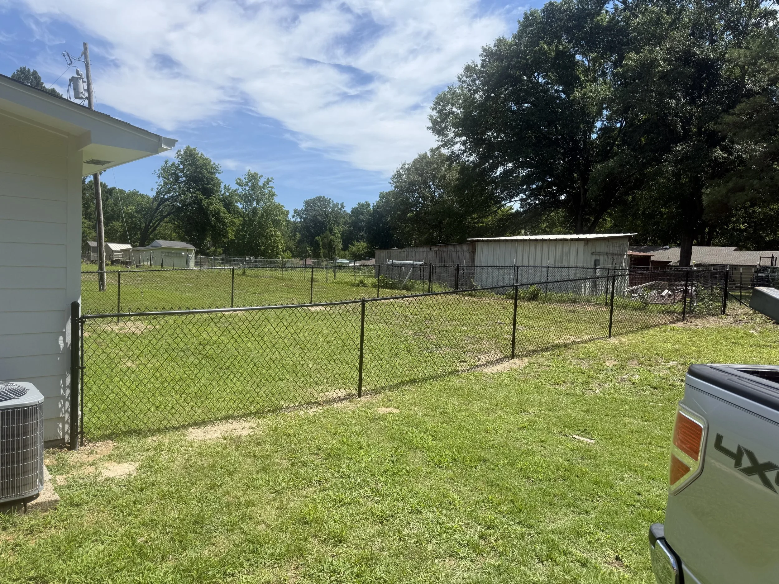 Black chain link fence installation in Coldwater, MS providing durable, low-maintenance security for residential properties. Installed by DeSoto Fence Co.