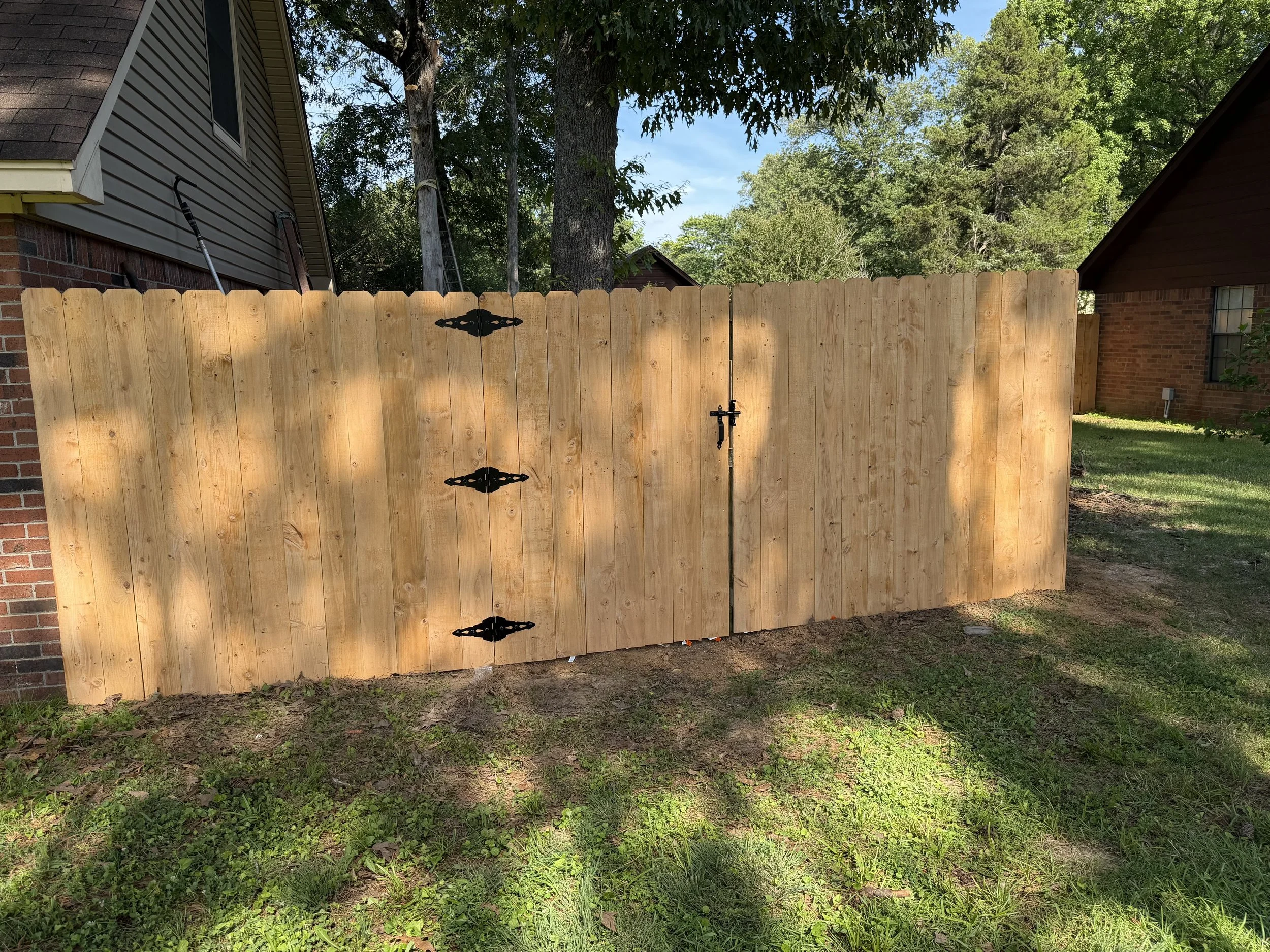 Premium pine fence installed in Bridgetown, Nesbit, MS for enhanced privacy, security, and long-lasting performance by DeSoto Fence Co.