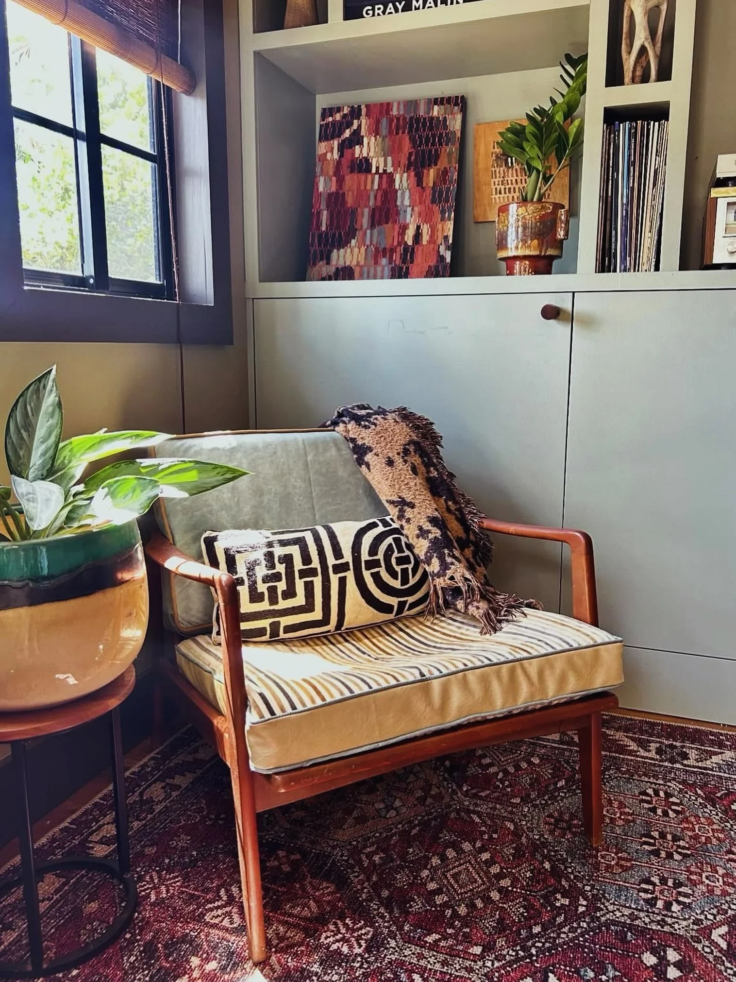 I don&rsquo;t want a perfectly styled home. I want a home with lore&hellip; and art shoved into every available corner. 🤗

P.s. studio shop launches today at 10 am et. Click up at the clickety spot to check it out.
