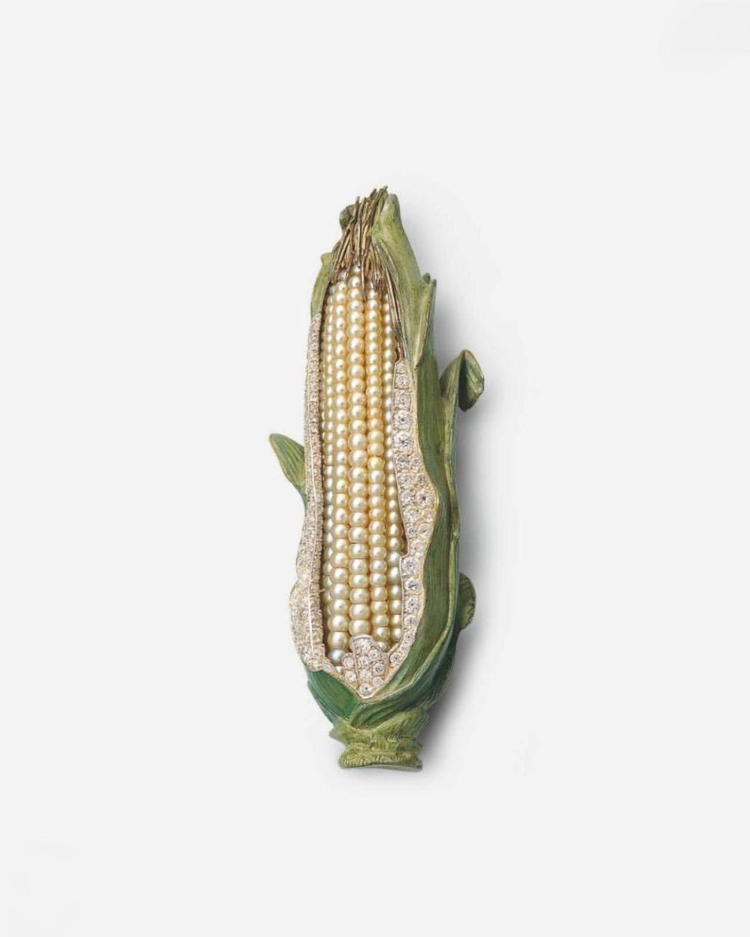 These incredible harvest-inspired jewels stopped us in our tracks today 🍃✨

Created by German jewellery house Hemmerle, each brooch is a masterclass in craftsmanship and imagination.

From pearl &ldquo;kernels&rdquo; in the corn cob, to carrots set 
