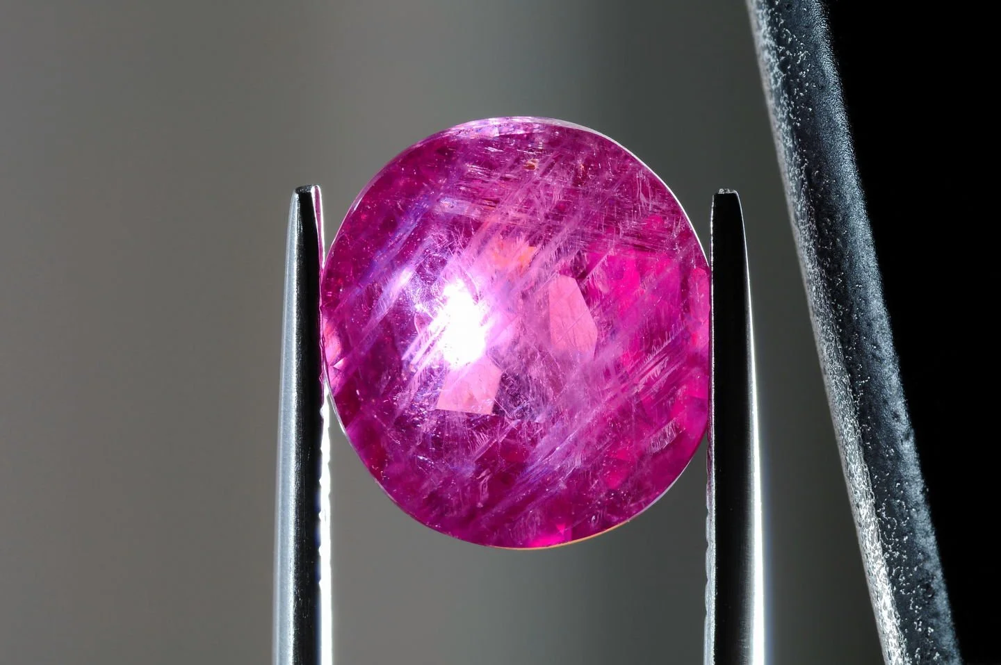 Let's talk about these fascintating silk inclusions in rubies.
Did you know that these delicate silky fibers are made of rutile or hematite? They create mesmerizing patterns within the gem, making each ruby truly unique. Embrace the beauty of nature'