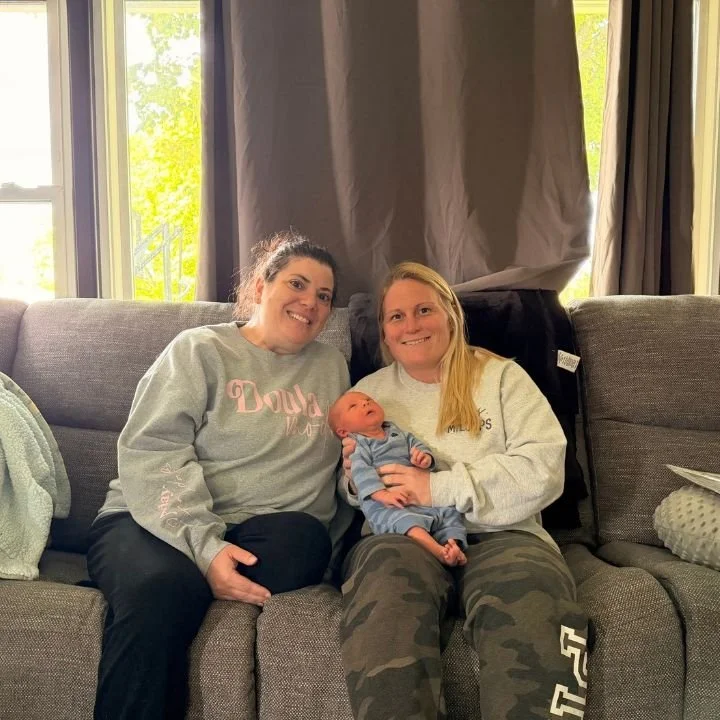 Birth doula Shauna Davis sharing support with birth center labor support and new mom in Winnebago, IL.