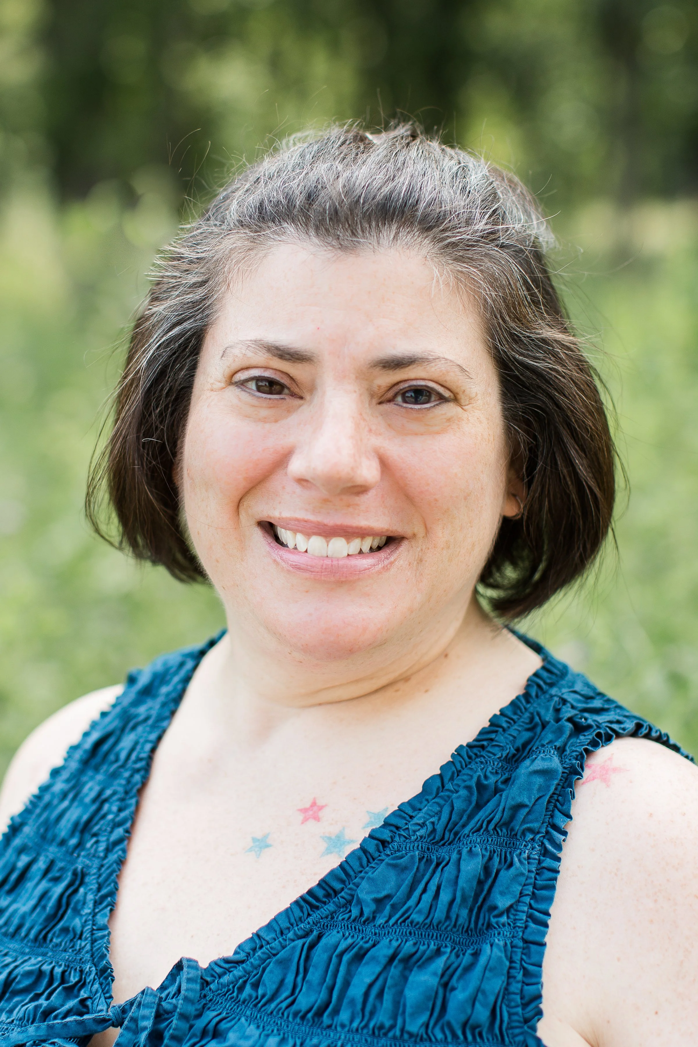 Shauna Davis, certified birth doula from Woodstock, IL who supports pregnant clients within a 40-mile radius of Woodstock in Illinois and Wisconsin.