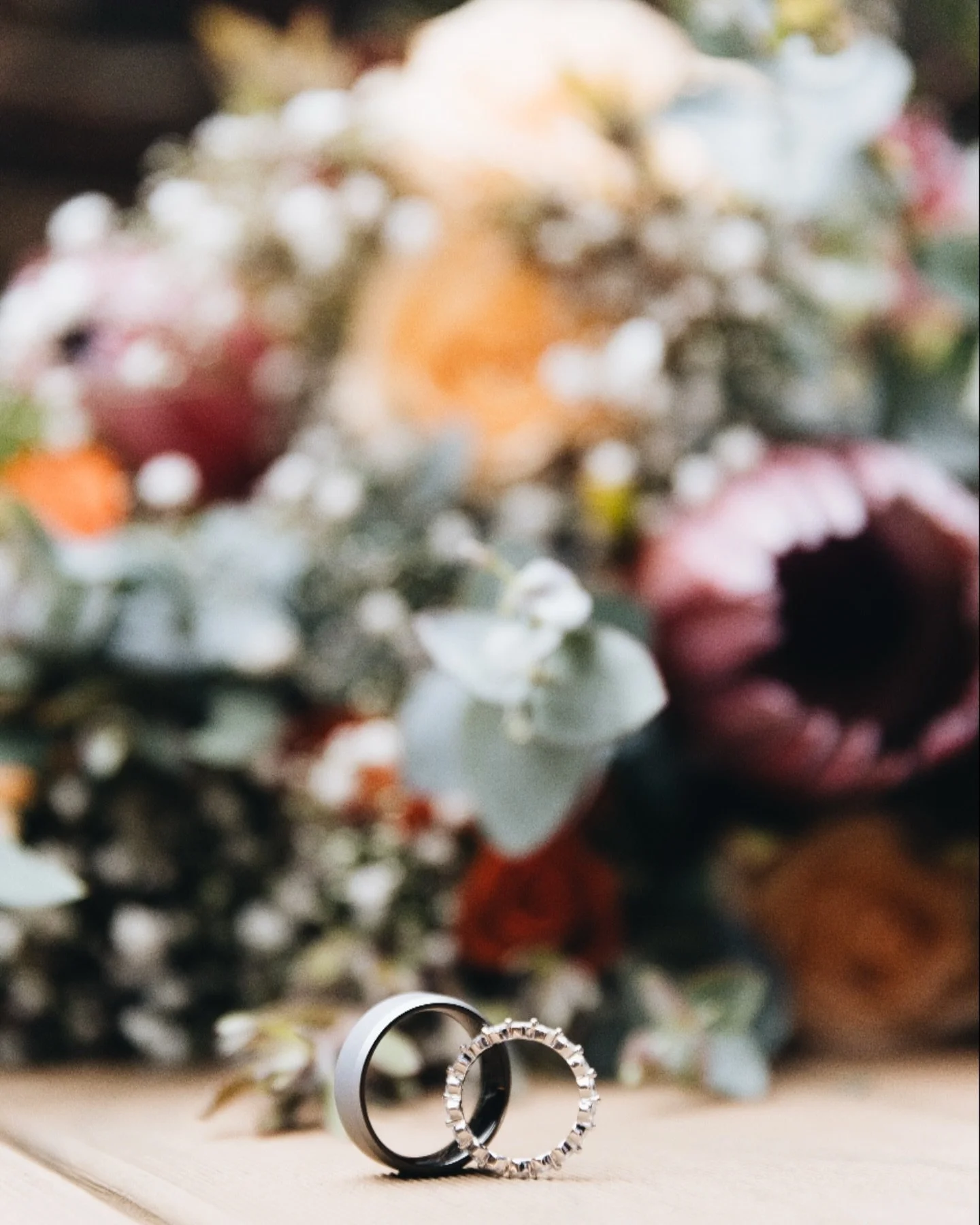 The little details that carry a lifetime of meaning. Jordan and William&rsquo;s rings, a symbol of their forever, framed against the colours of their special day. Sometimes, the quietest moments tell the loudest stories.
#ForeverStartsHere #WeddingDe