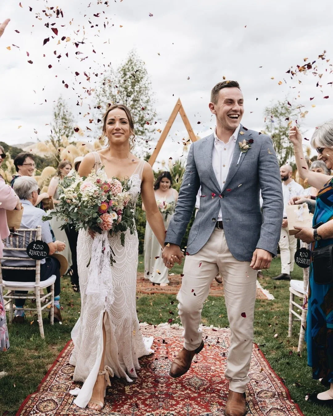 All the love, thrown their way 💐✨