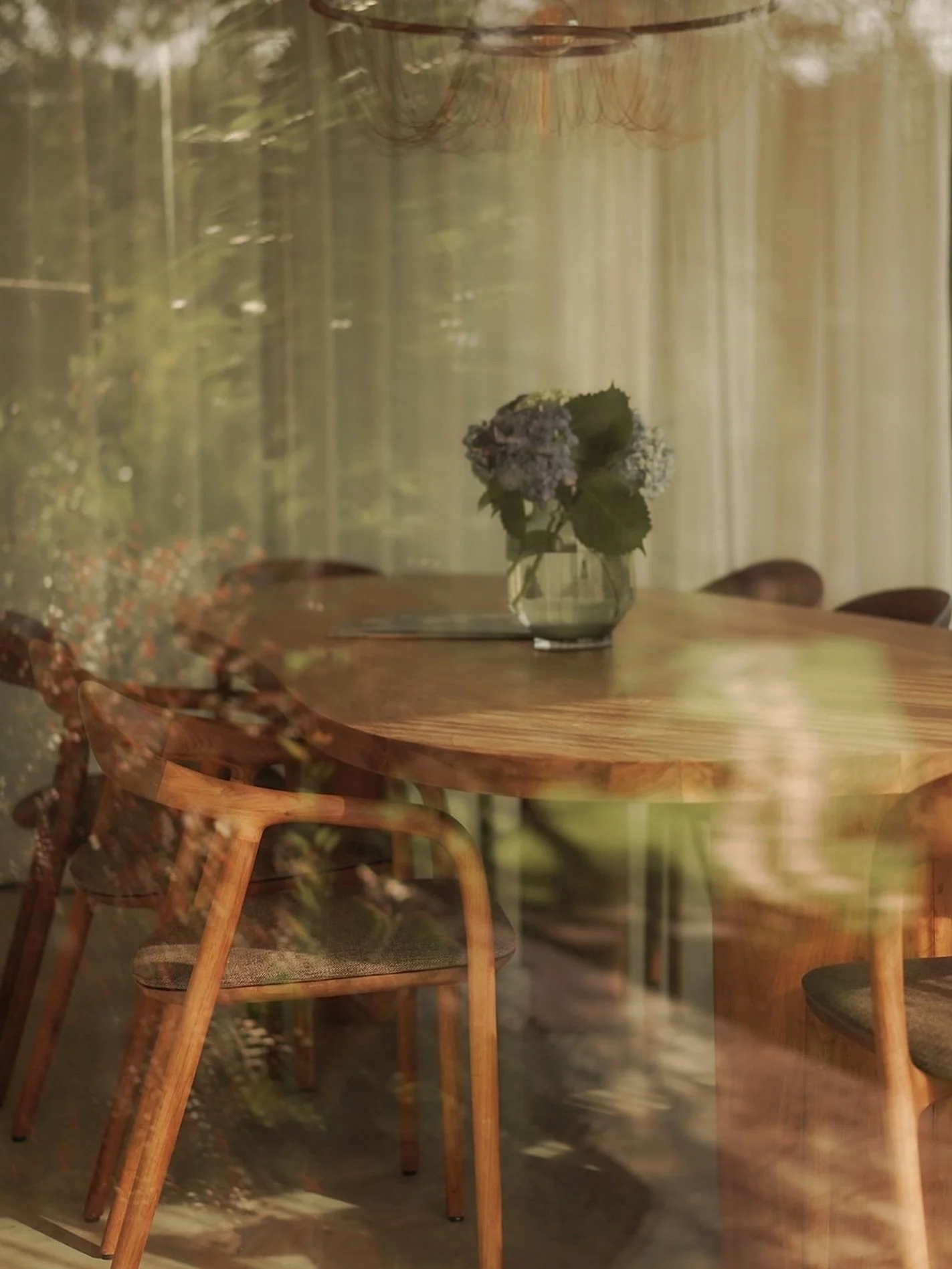 A hydrangea bouquet from our gardens brightens our dining table. At Quinta Filippa nature is always part of the setting.

#QuintaFilippa #FlowerDetails #PortugueseQuinta #HydrangeaLove #CountrysideLiving