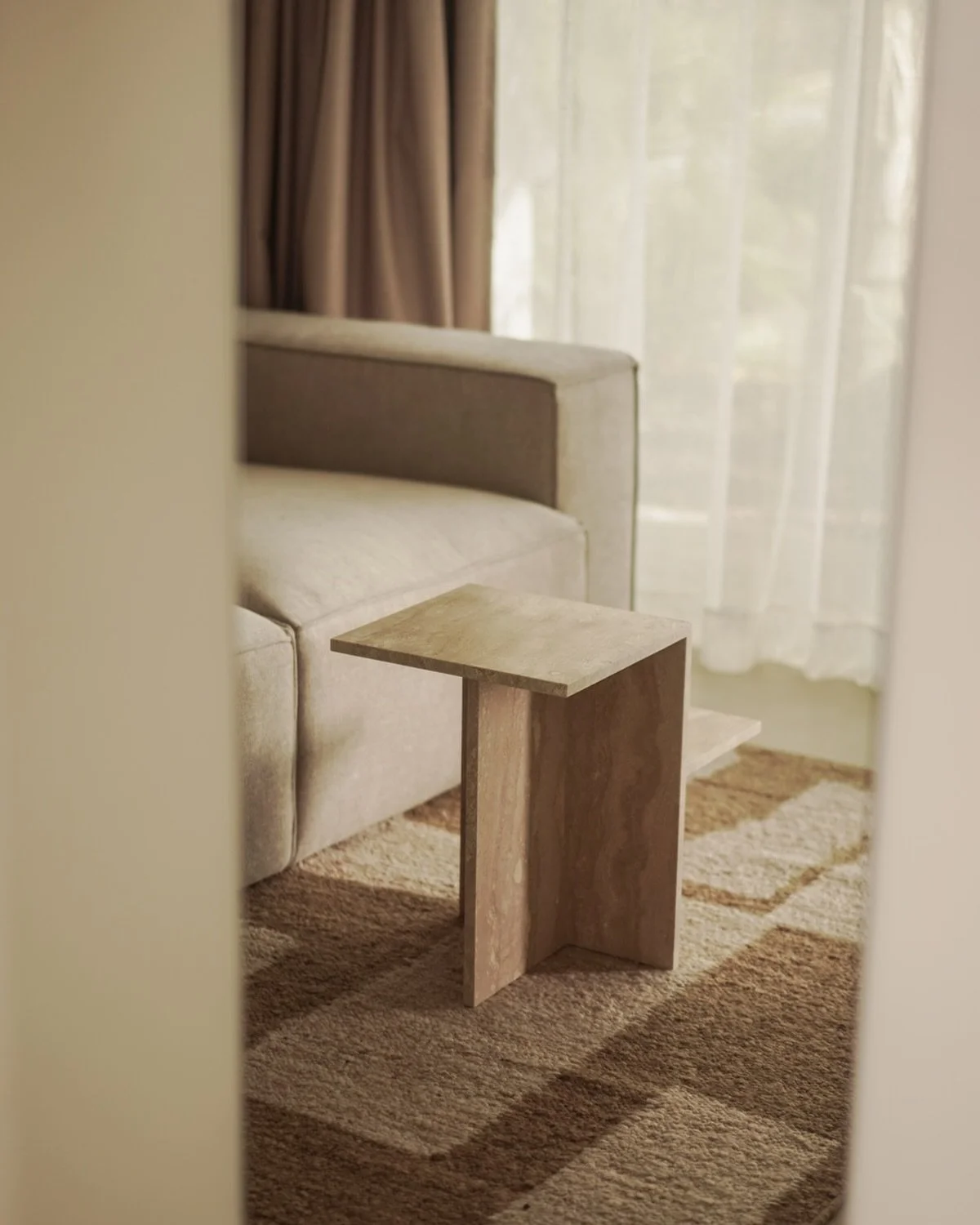 A sculptural side table grounds the Pool Suite room, made in stone and designed for moments of rest.

#QuintaFilippa #QuintaFilippaEstate #Leiria #PortugalQuinta #PortugalEstate #QuintaFilippaRooms
