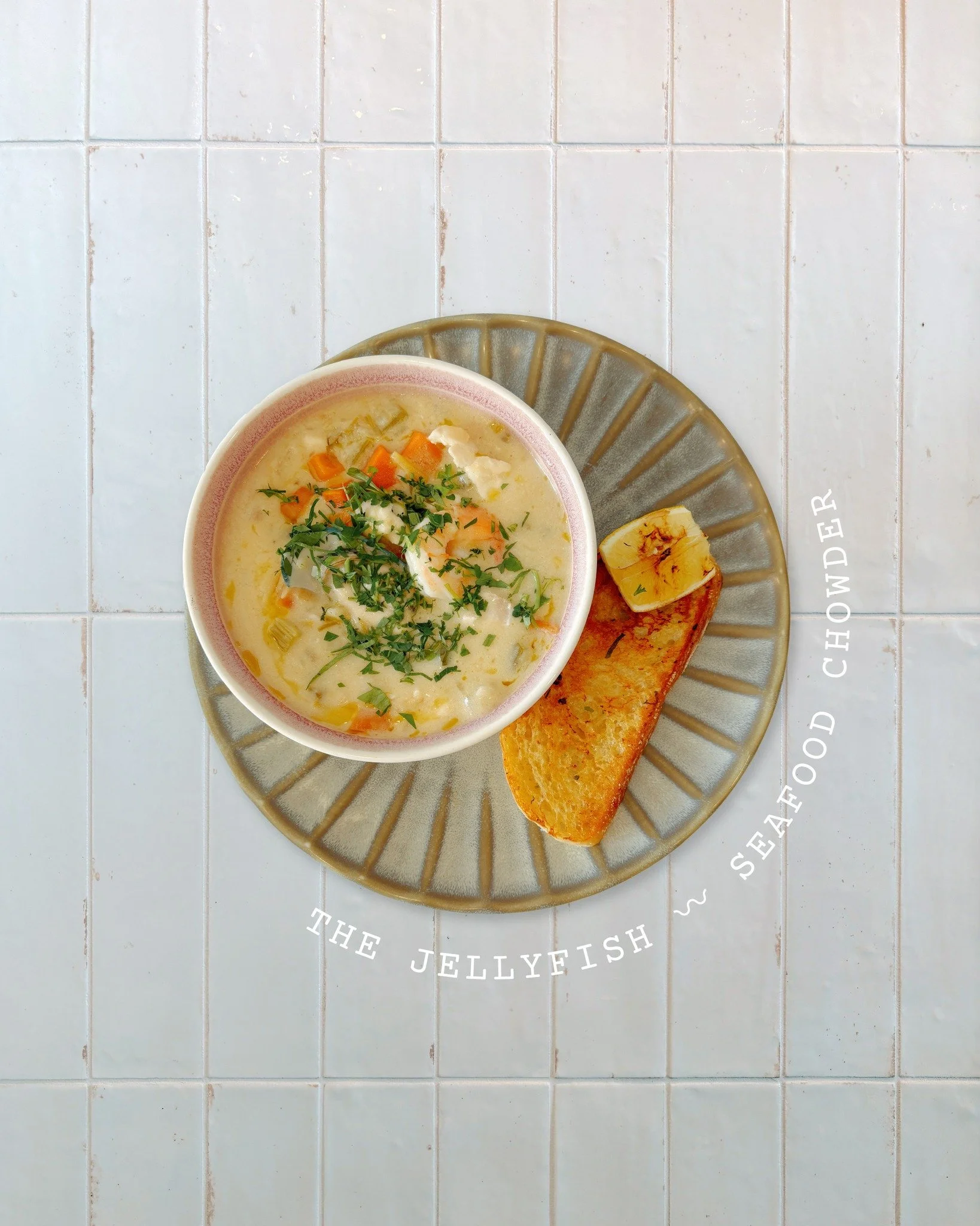 Seafood lovers, this one&rsquo;s calling your name! 🐟

Our chowder&rsquo;s loaded with fish, mussels and prawns ~ creamy, comforting and downright delicious. Don&rsquo;t forget to soak up every drop with the garlic bread! (gf option available on req