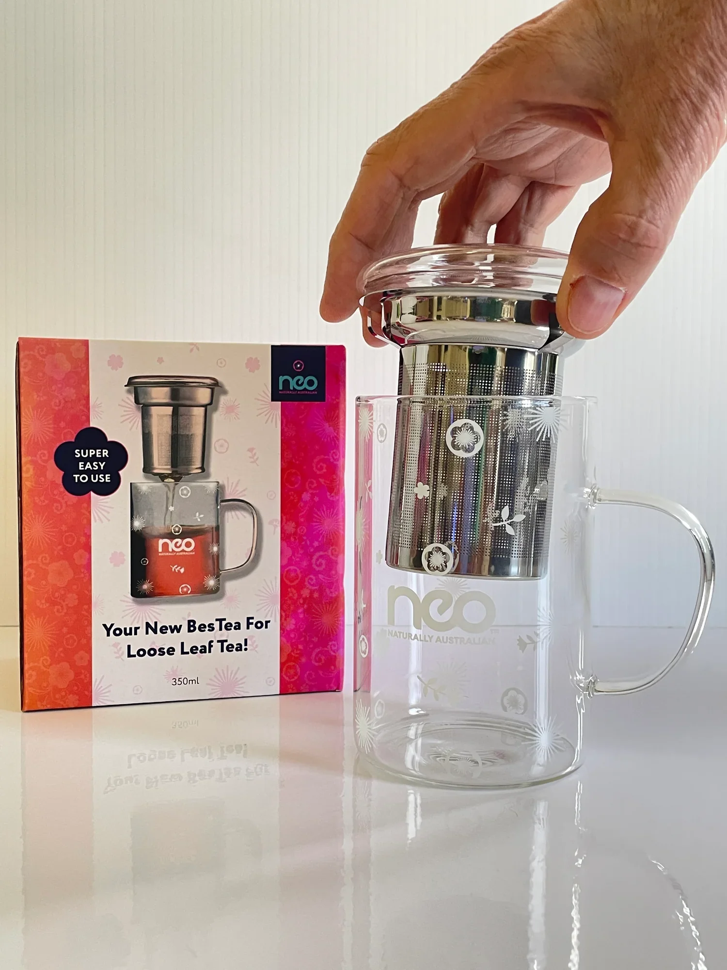I arranged the pattern for this tea infuser mug, and designed it associated packaging.