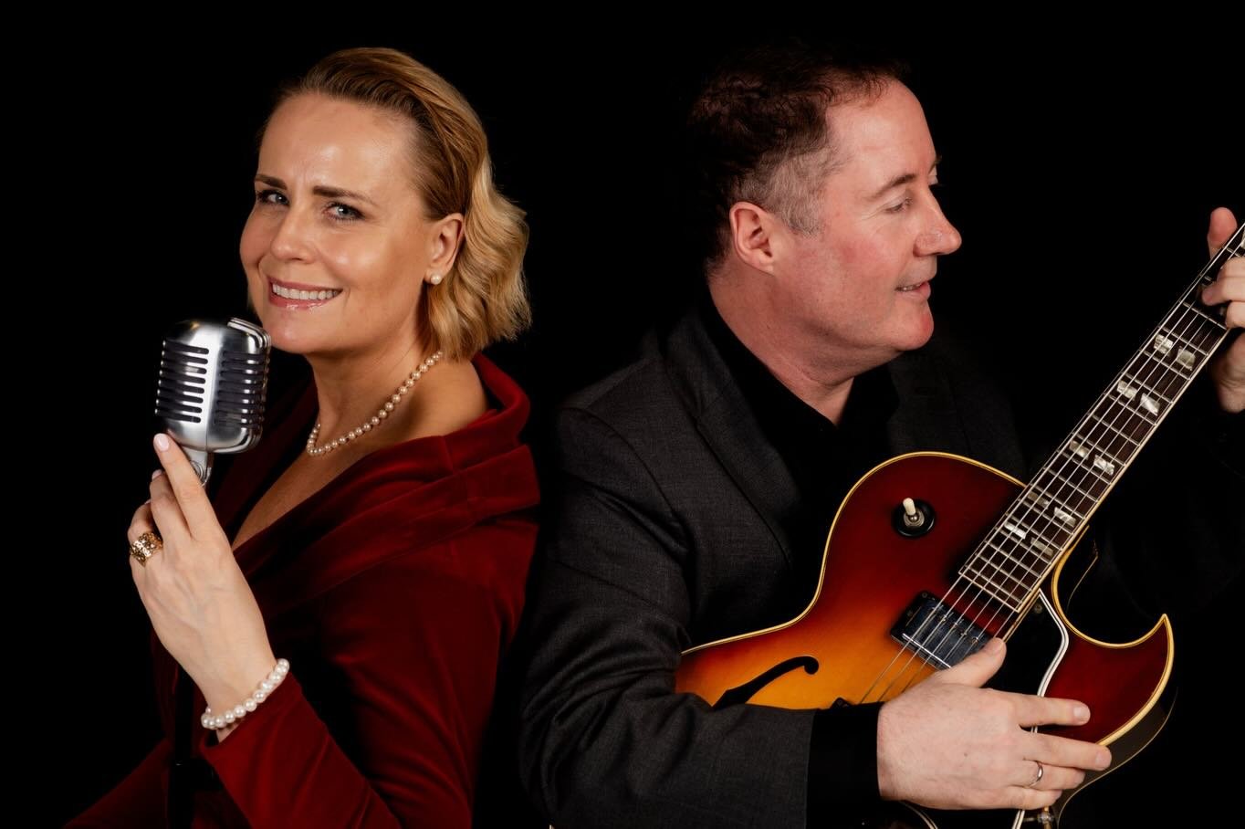 P&aring; senh&oslash;sten i fjor startet Phil McDermott og jeg jazzduoen Velvet. Sammen har vi &oslash;nsket &aring; skape et elegant, varmt og tidl&oslash;st uttrykk, inspirert av brasilianske rytmer og moderne jazz.

I Velvet spiller vi l&aring;ter