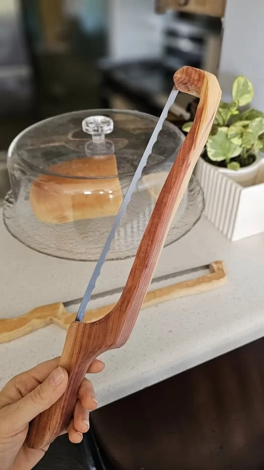 *NEW*  The "BOW KNIFE" / the ultimate Bread Slicing Knife