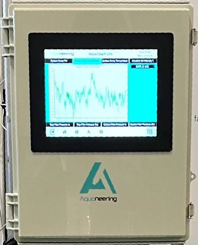 What are the benefits of using automated monitoring in aquatic research systems?
