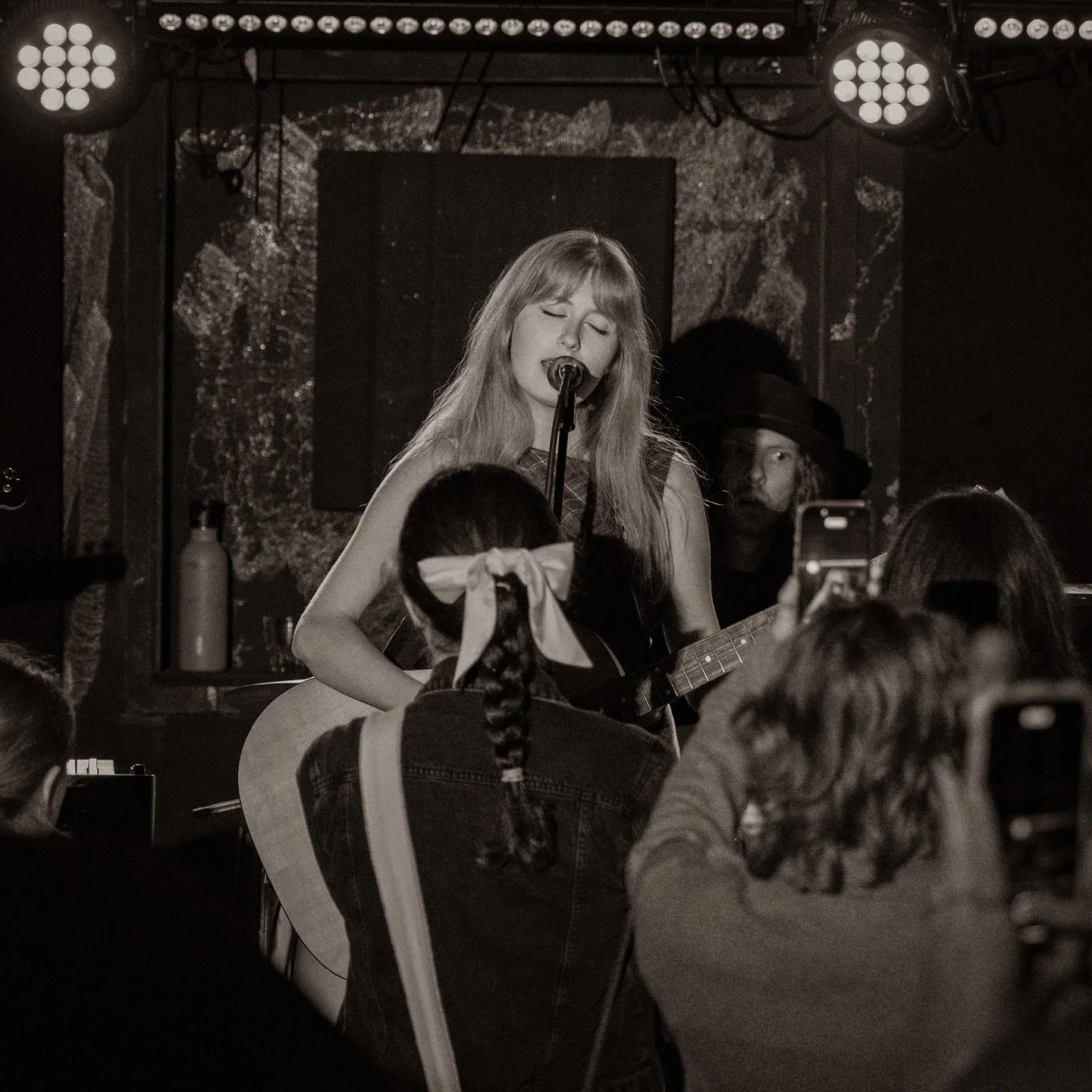 i had the time of my life opening for @notlarabuchanan in sydney last week xx

pics by @aliciajade.jpg