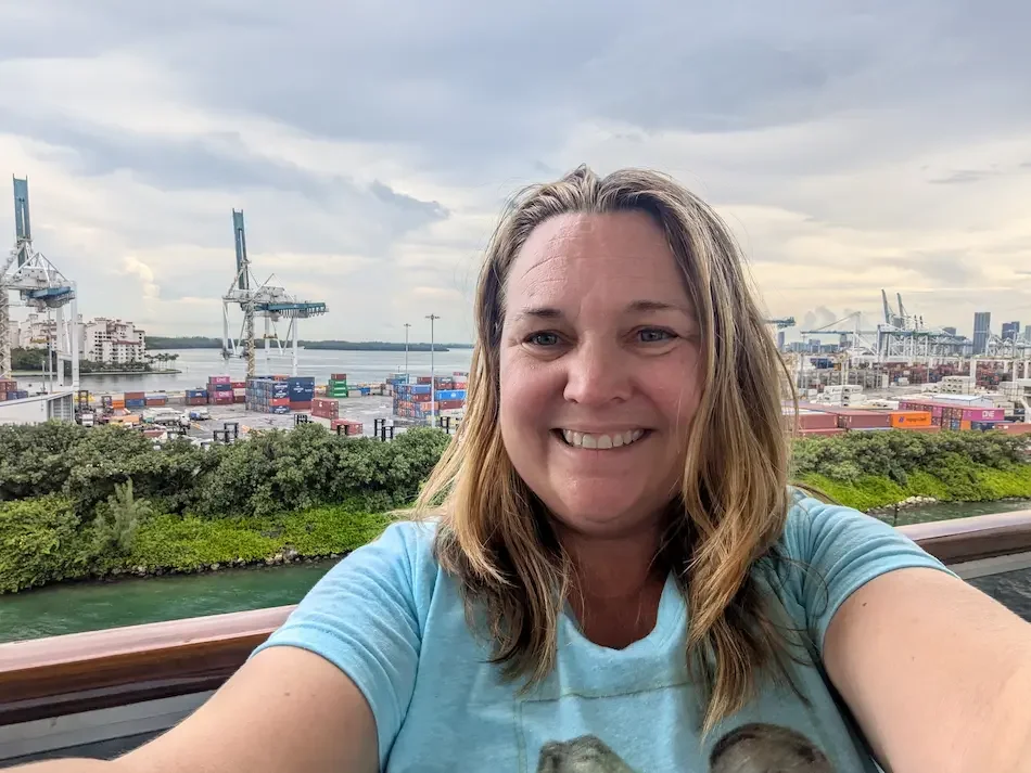 Julie from No Point Left Behind - Experienced Travel hacker