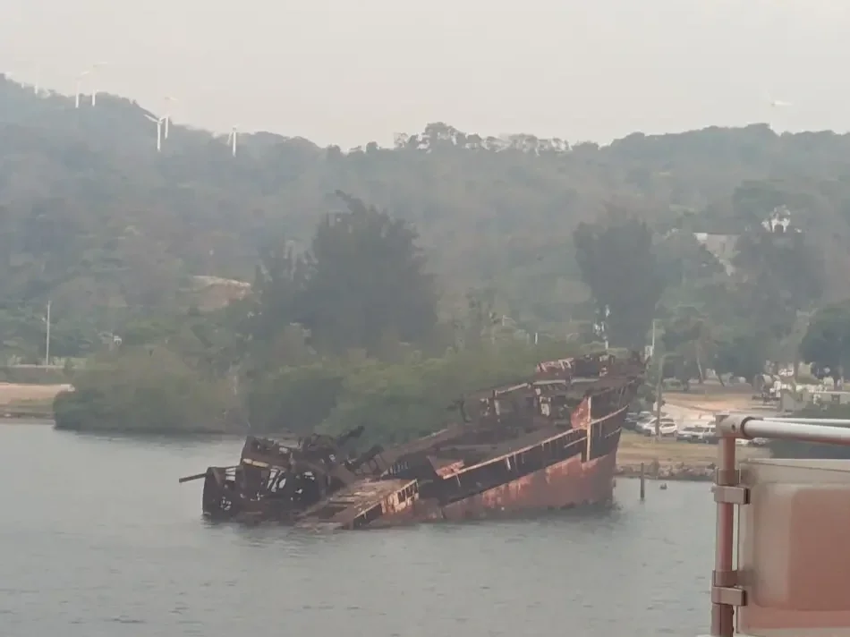 Smoky day in Roatan