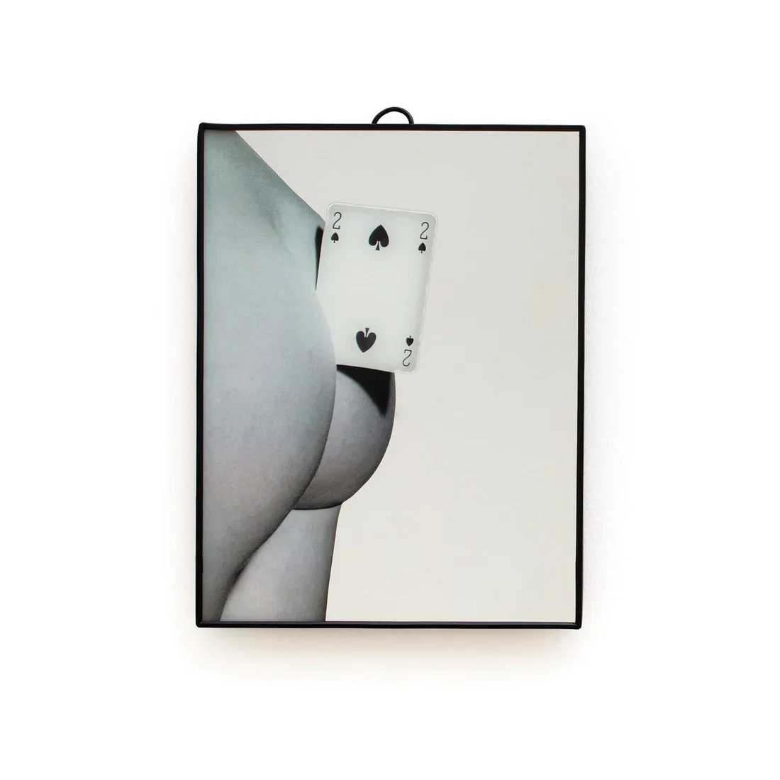 Seletti-Toiletpaper-Magazine-Mirror-spade01.webp