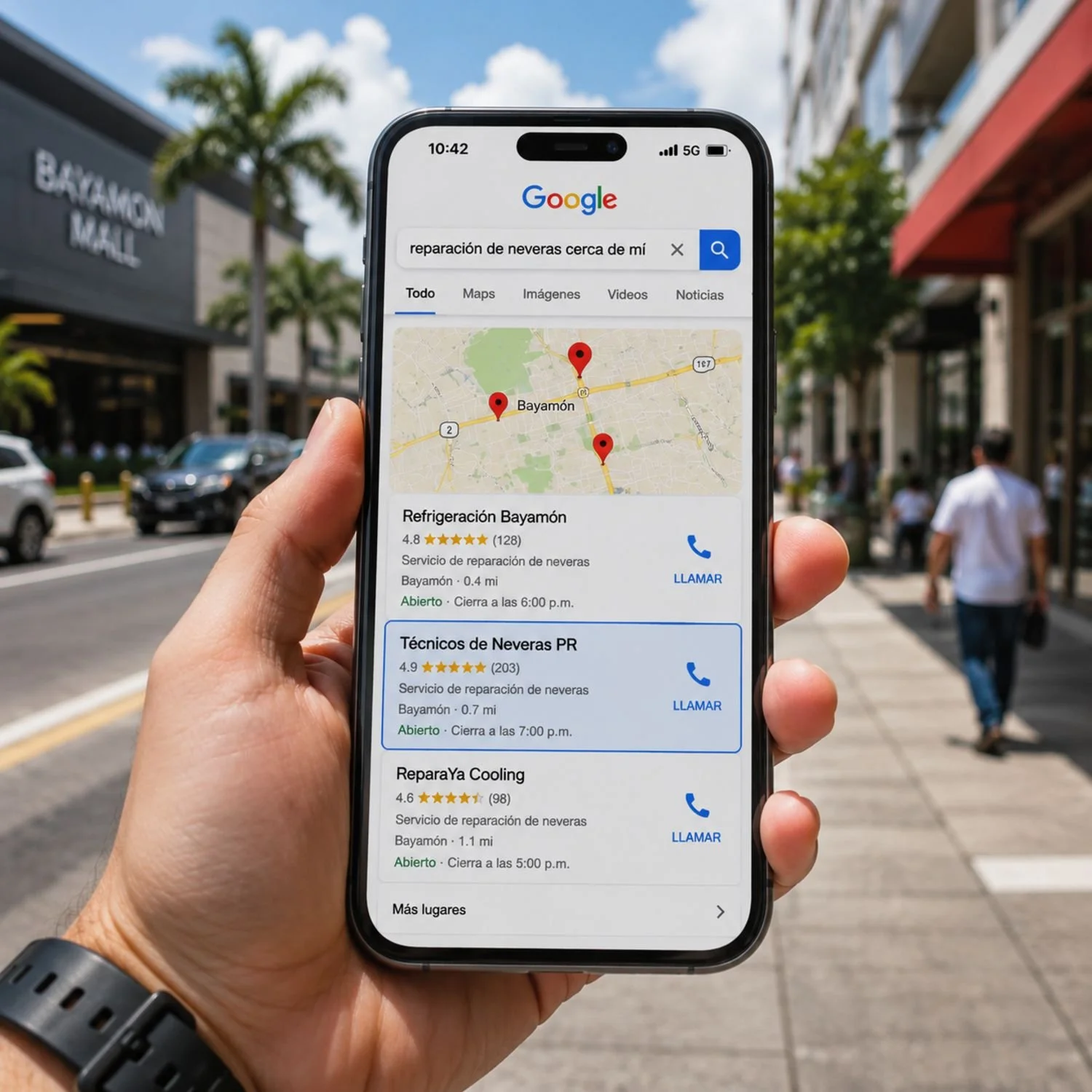 Búsqueda "reparación de neveras cerca de mí" en Google desde un celular en Bayamón, Puerto Rico, mostrando los negocios locales en el mapa (SEO local)