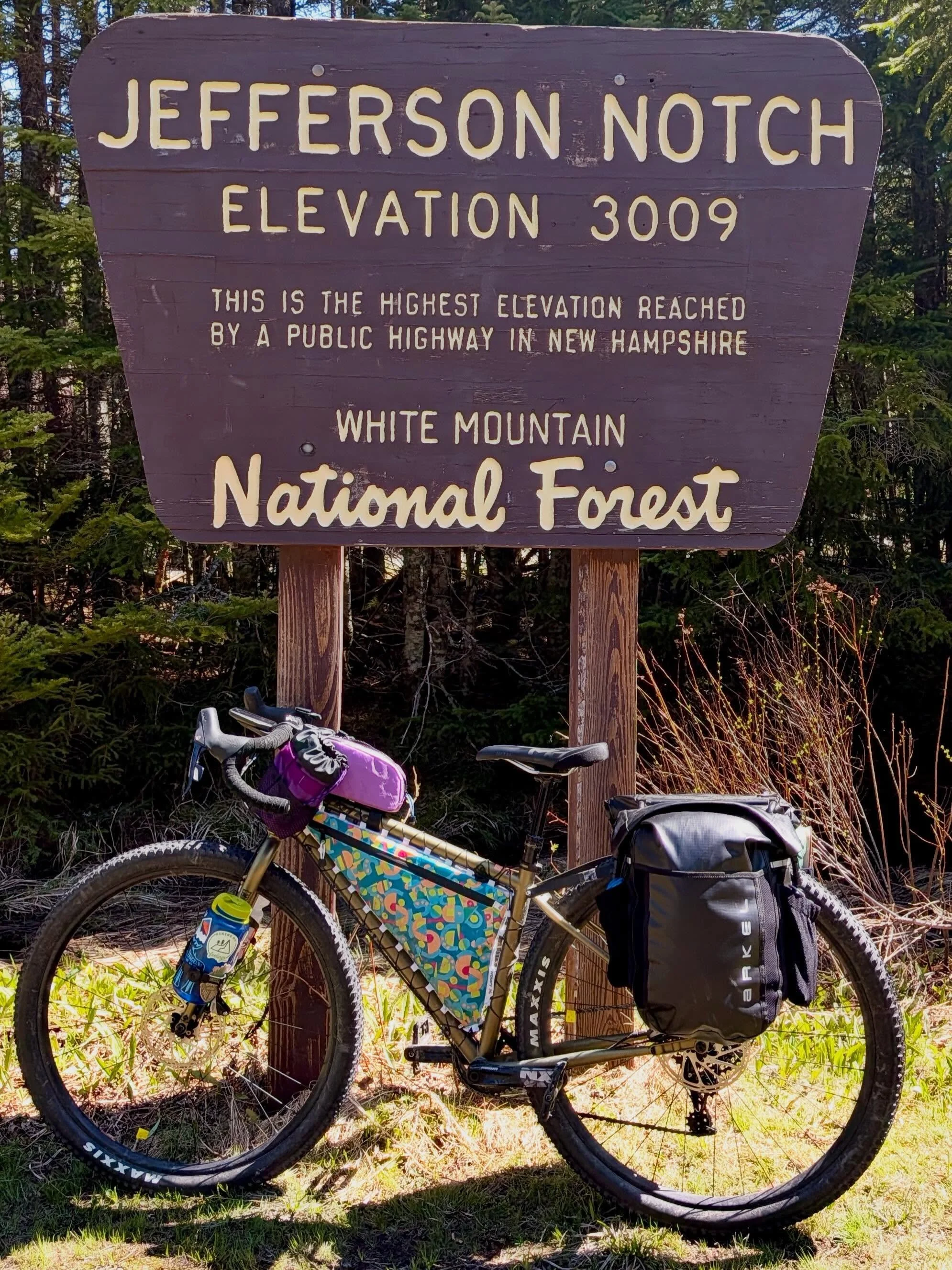 @_becomingmaggie has been getting has been getting after it with her new Wompy Bag! We love to see your bag out on your bike, whatever the adventure, so keep those photos coming and share the inspiration. 

This bag features a print designed by the i