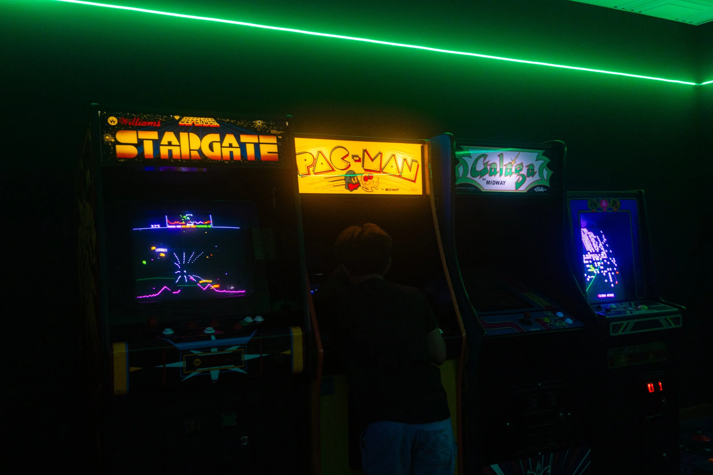kids playing pacman in arcade in cooperstown ny