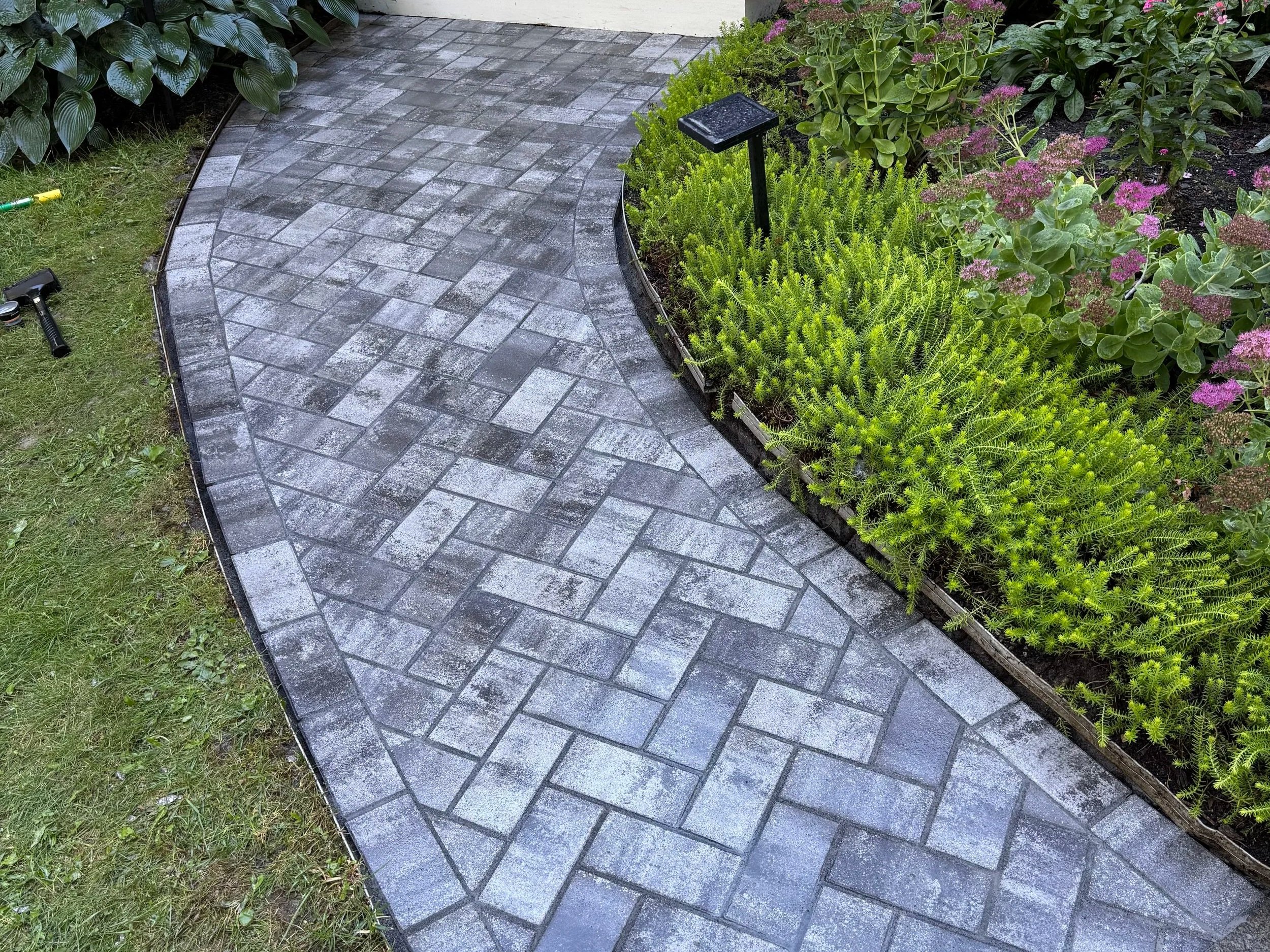 New Cambridge Ledgestone Walkway