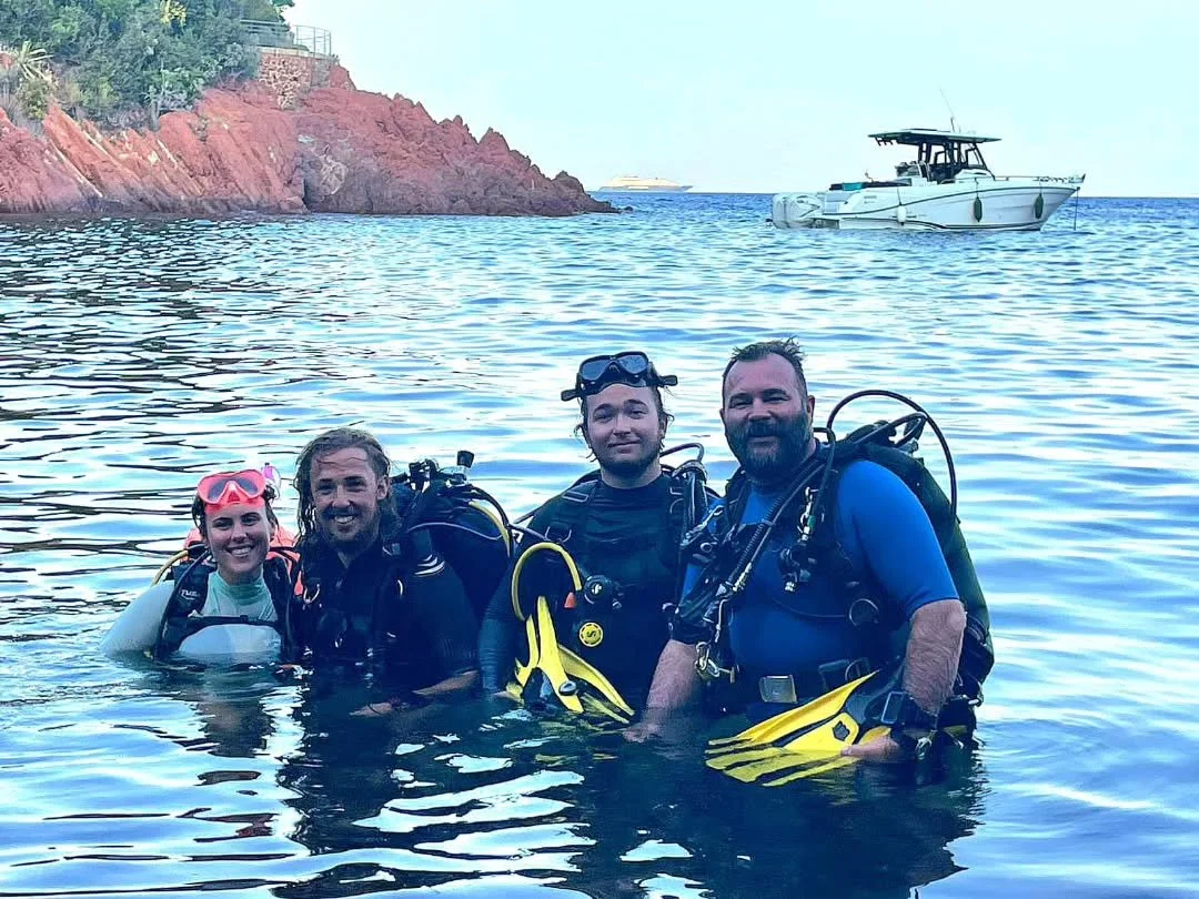 Merci Guillaume et Arthur pour cette belle plong&eacute;e &agrave; la Calanque notre dame.

Pas besoin d'aller profond pour faire de belles bulles 😊

A bient&ocirc;t j'esp&egrave;re 💙🐠

On se revoit dans le nord pour de belles plong&eacute;es !!