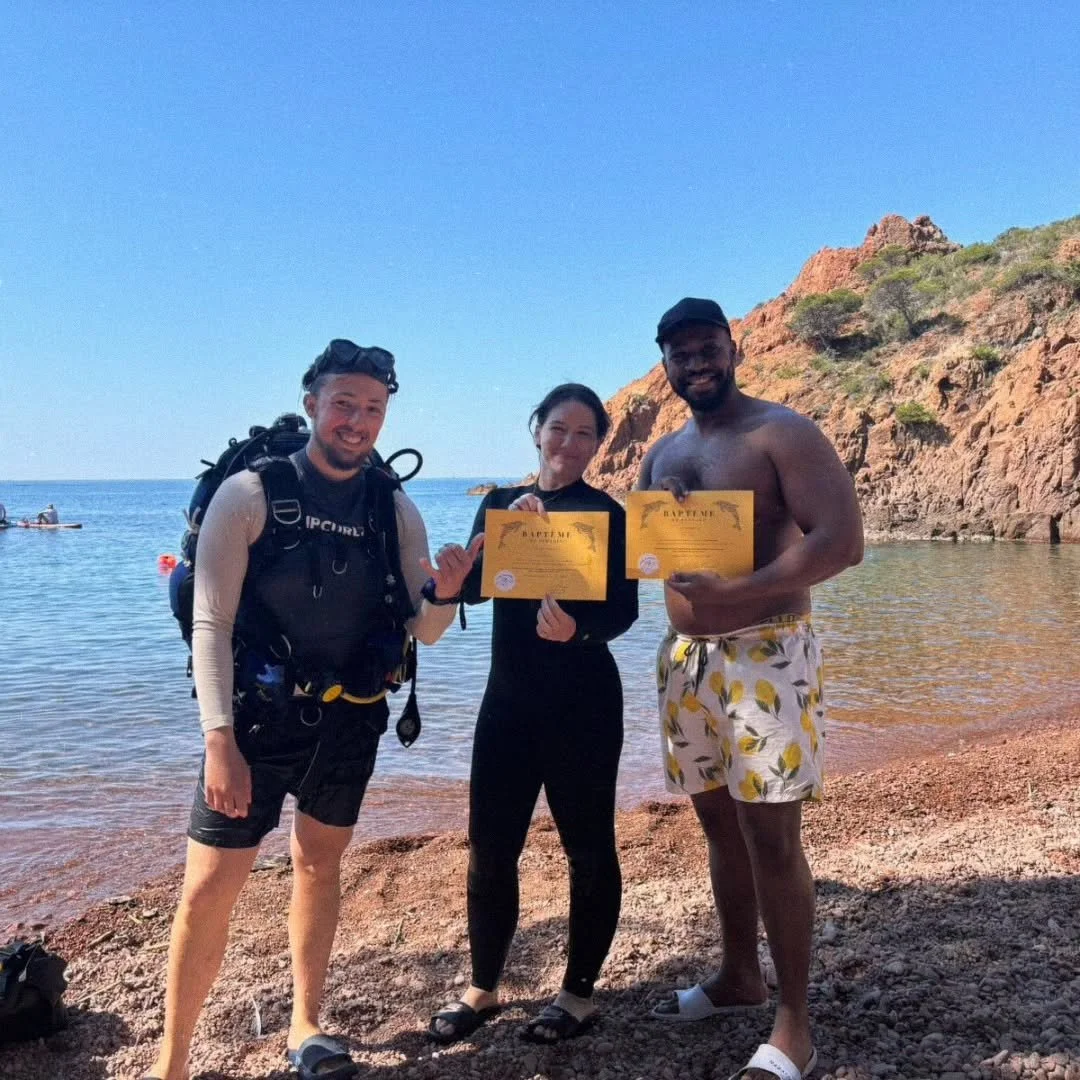 &Agrave; vos premi&egrave;res bulles 🤠 et a ce superbe d&eacute;but de saison ! 

Pleins de sourires et de bonne humeur 🐠✨

F&eacute;licitations &agrave; tous pour votre bapt&ecirc;me de plong&eacute;e 🎊🤿

A tr&egrave;s vite,

Rendez vous sur www