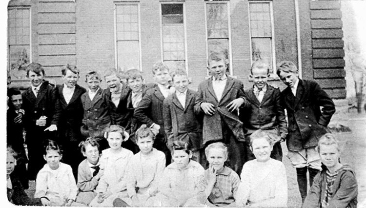 Elsie Williamson (front row 3rd from rt)